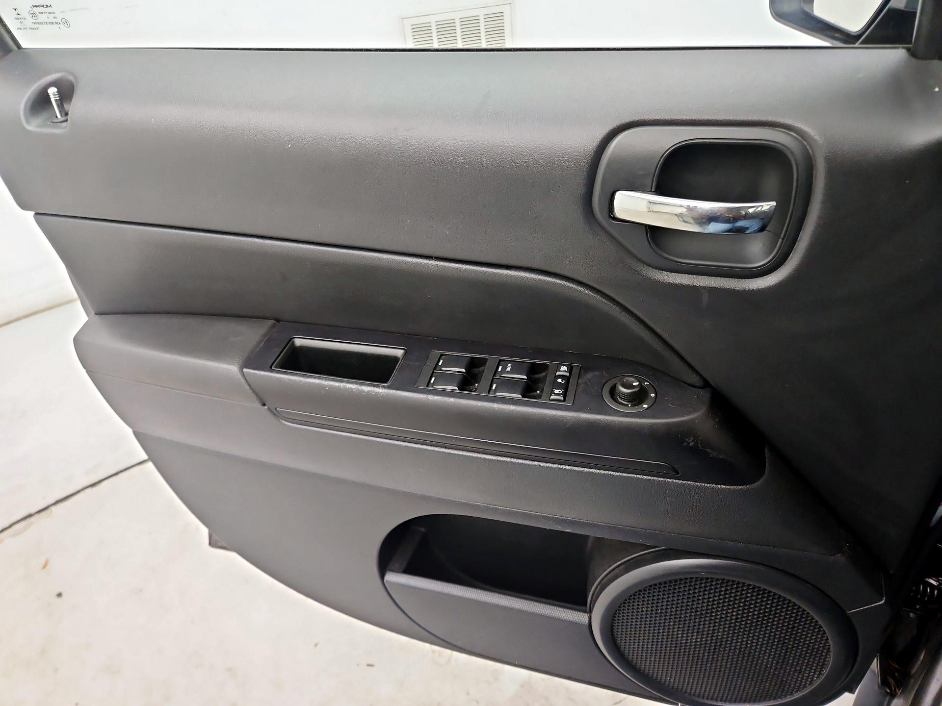 Thumbnail: 2015 Jeep Patriot - 12