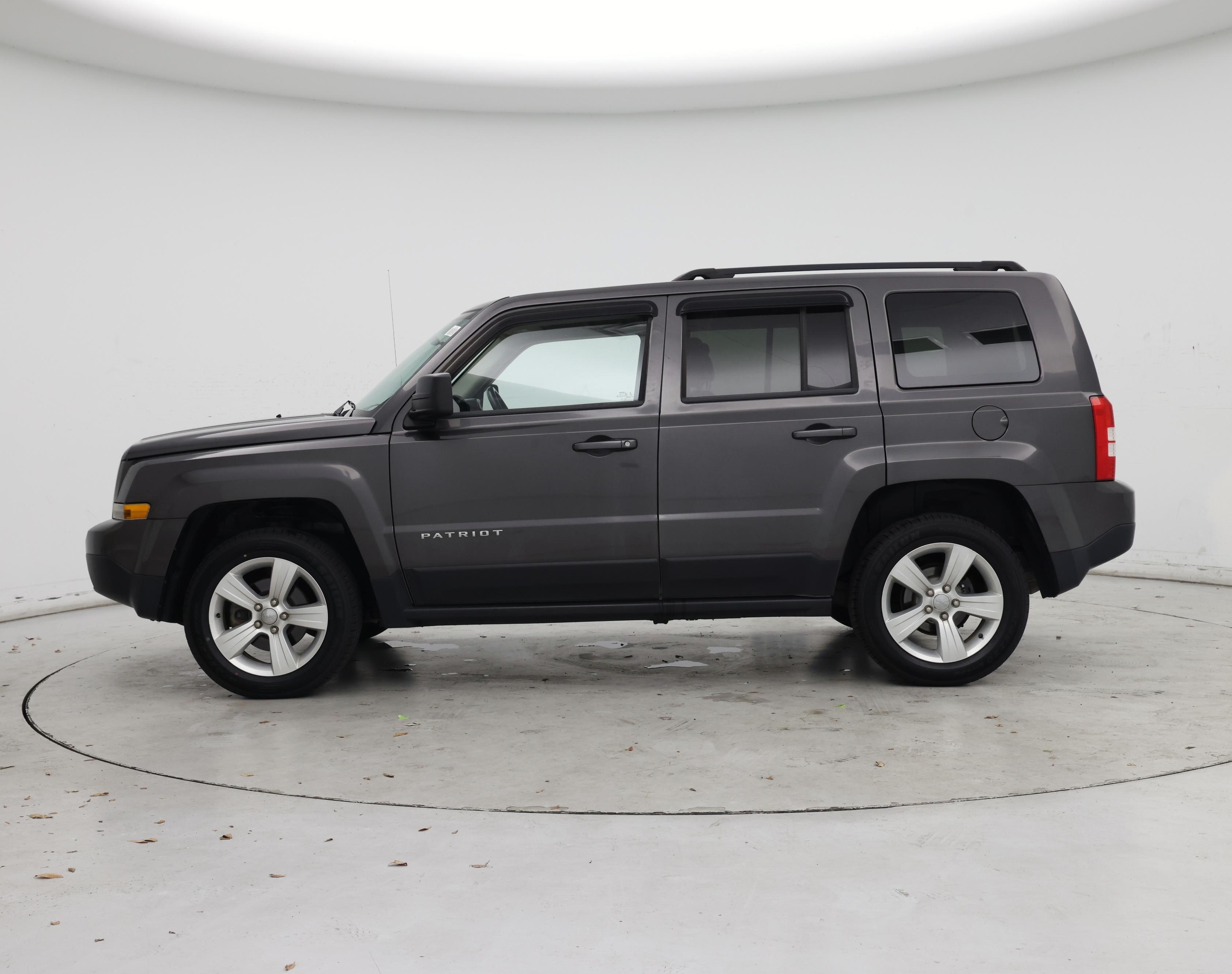 Thumbnail: 2015 Jeep Patriot - 3