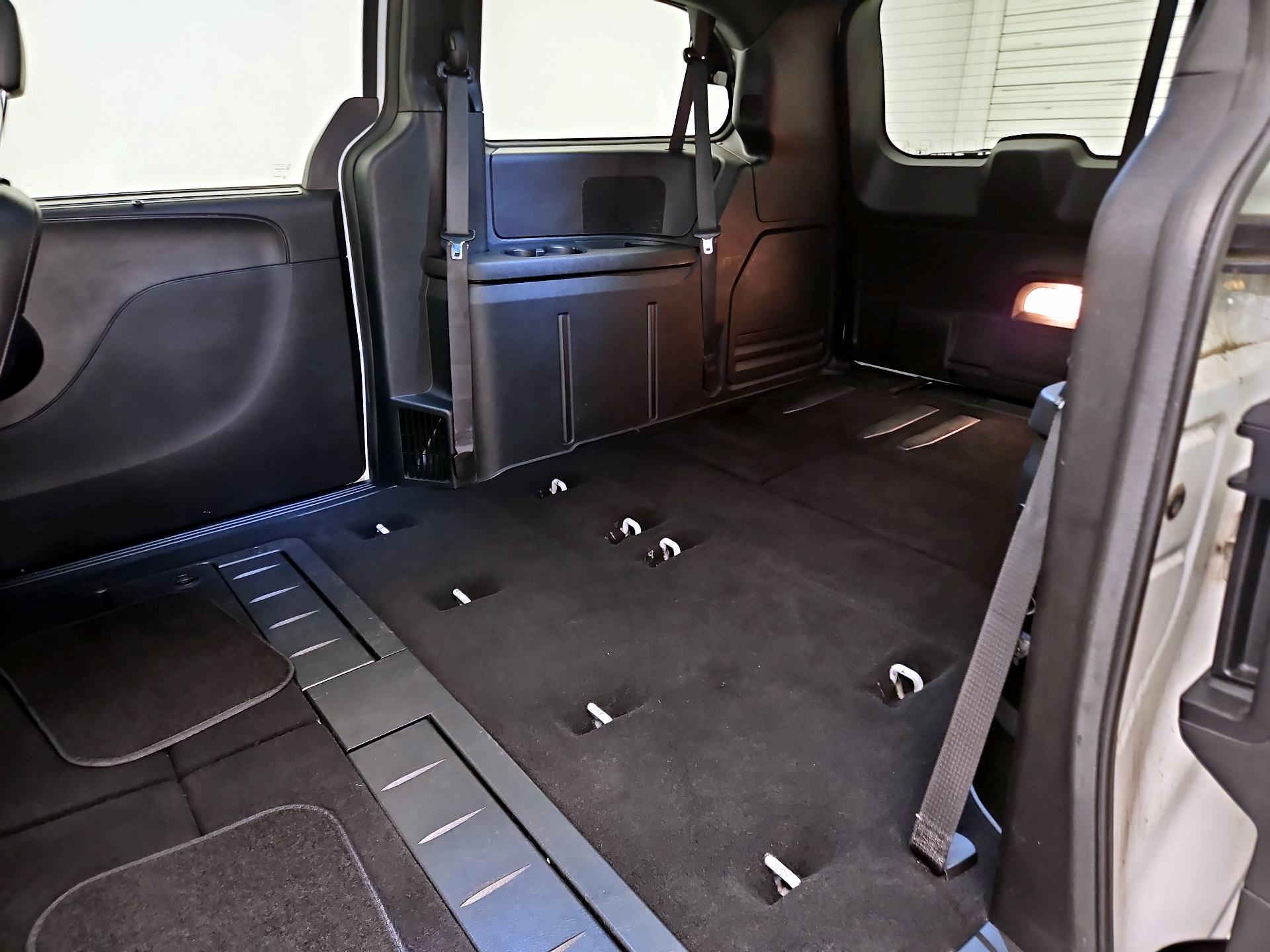 Thumbnail: 2018 Dodge Grand Caravan - 18