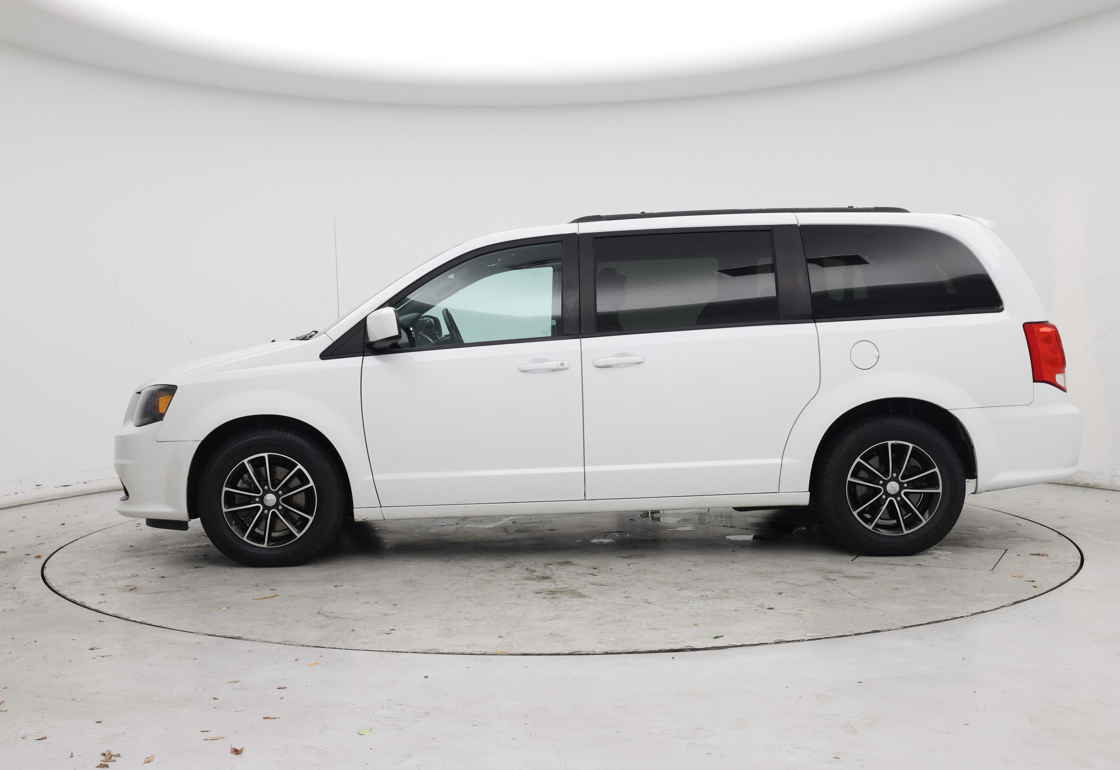 Thumbnail: 2018 Dodge Grand Caravan - 3