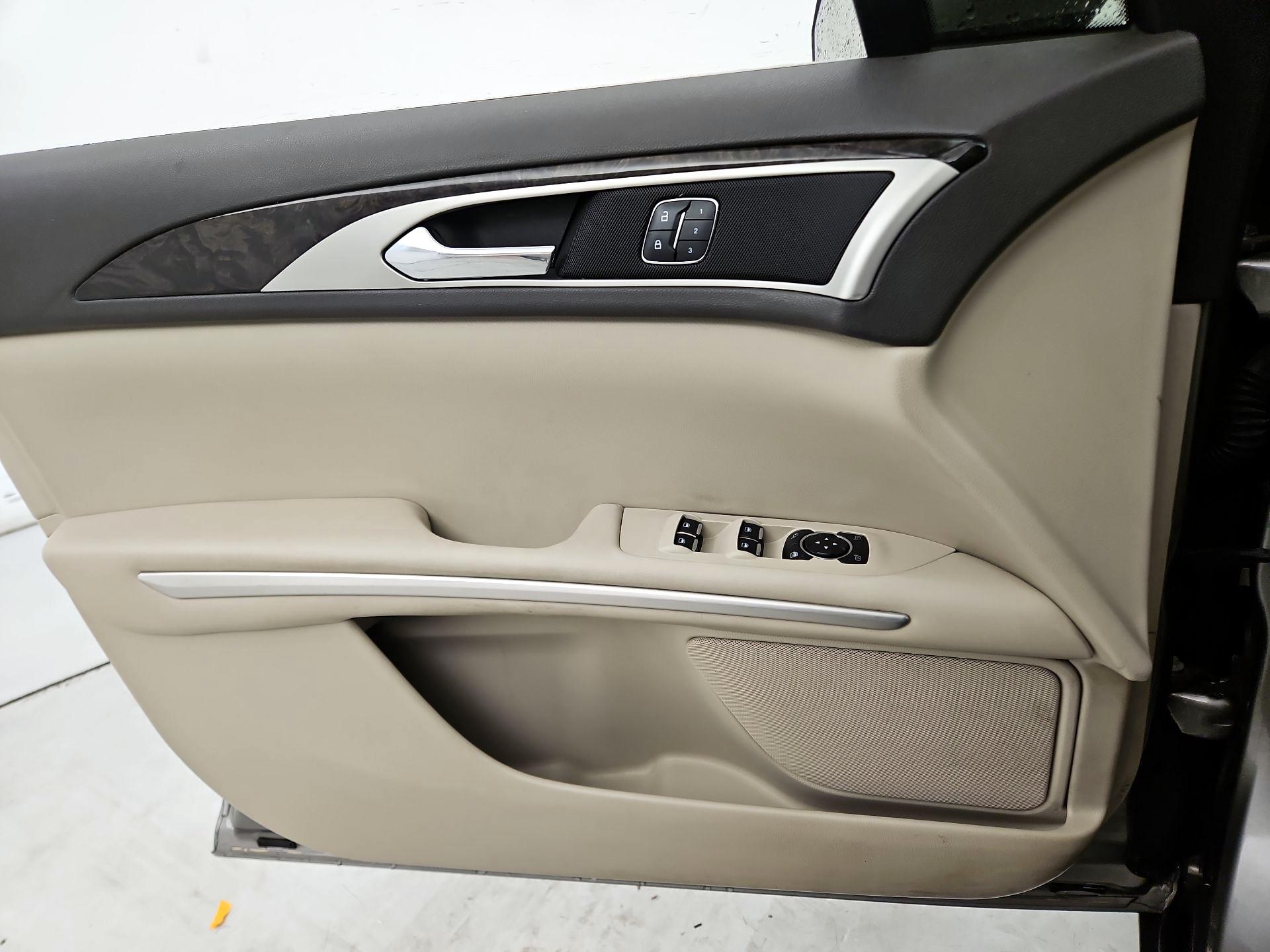 Thumbnail: 2016 Lincoln MKZ - 12