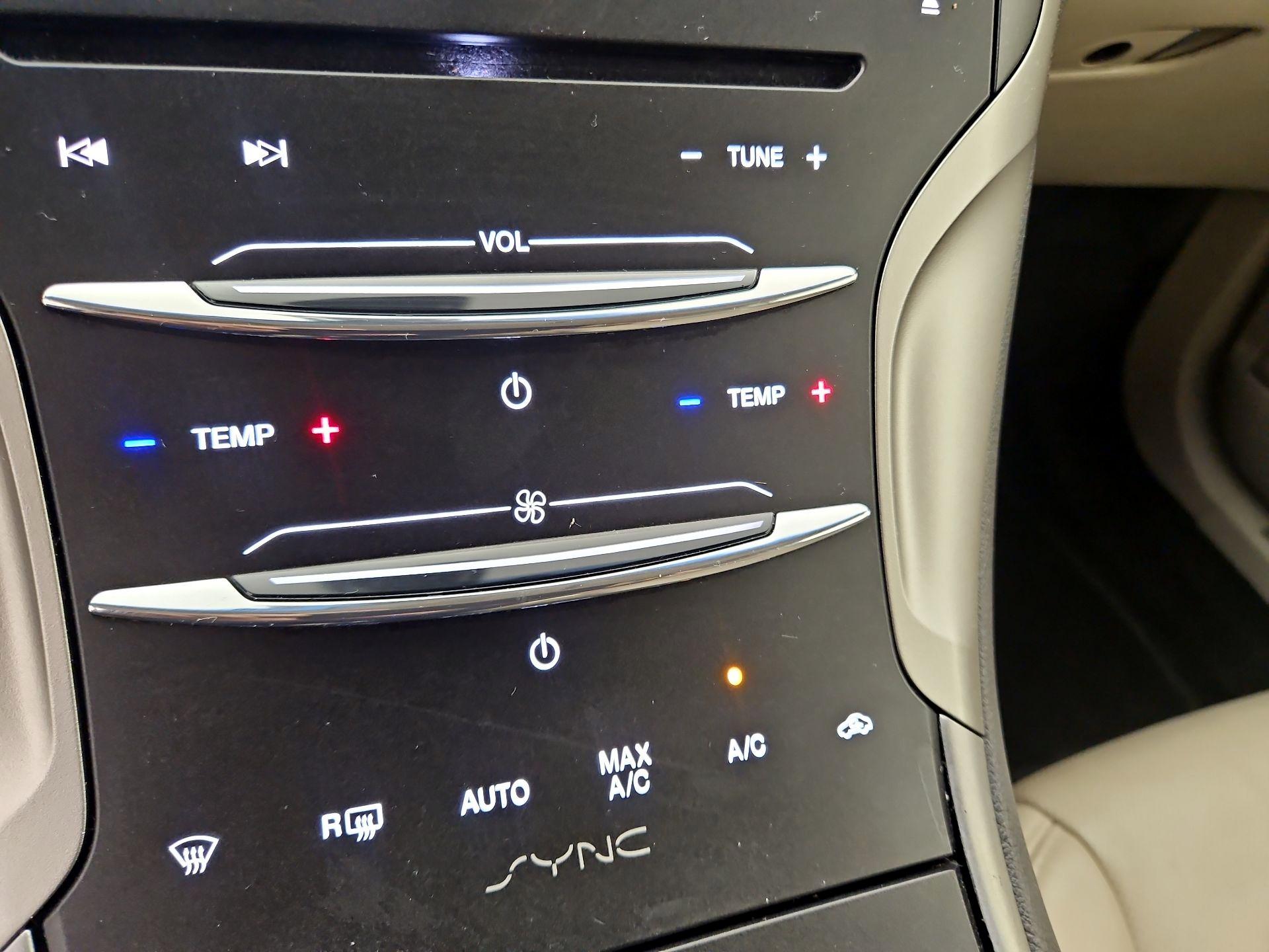 Thumbnail: 2016 Lincoln MKZ - 17