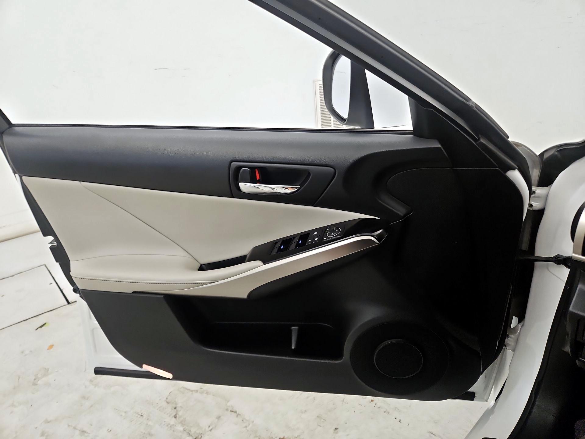 Thumbnail: 2014 Lexus IS - 12