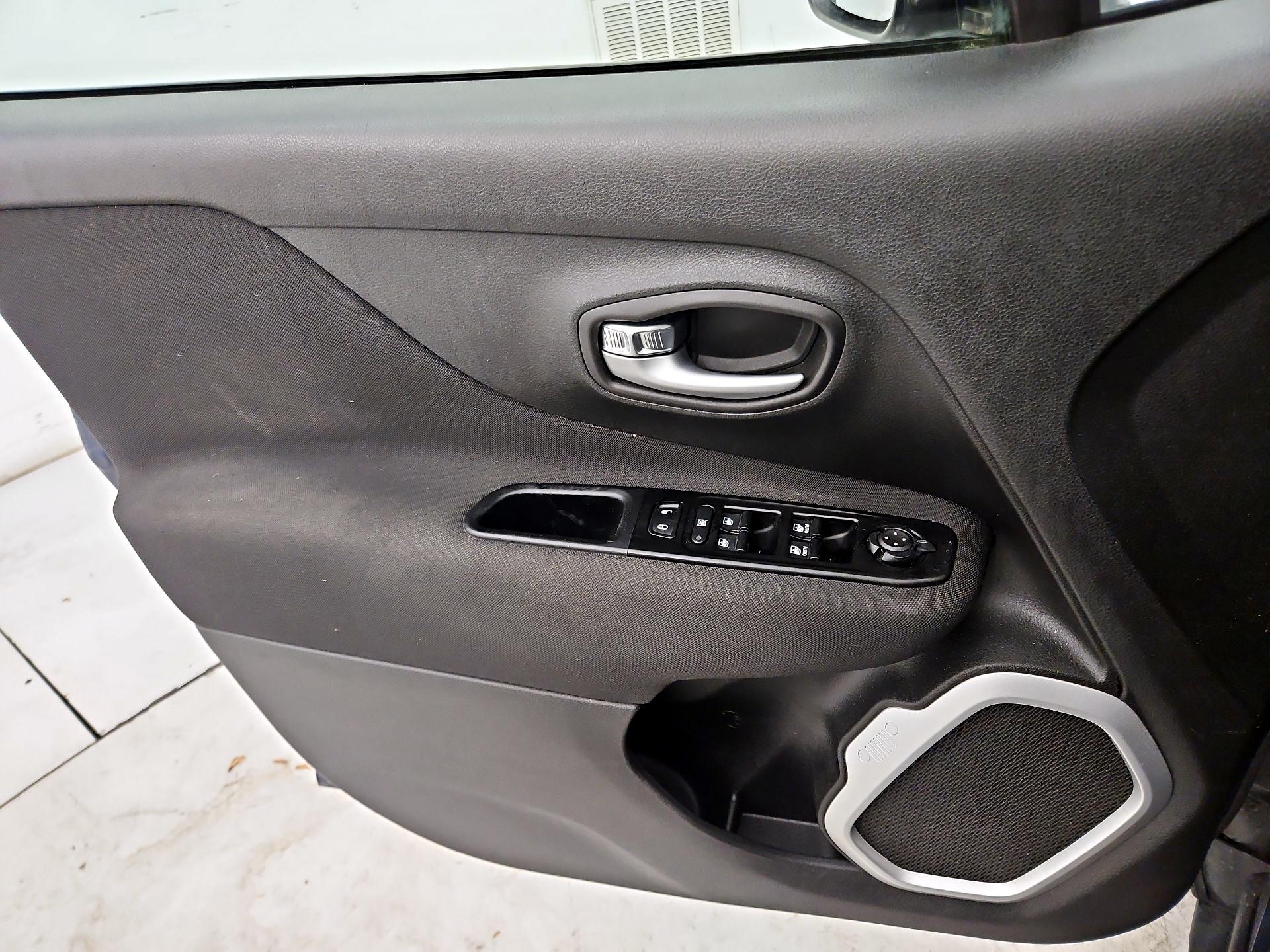 Thumbnail: 2020 Jeep Renegade - 12