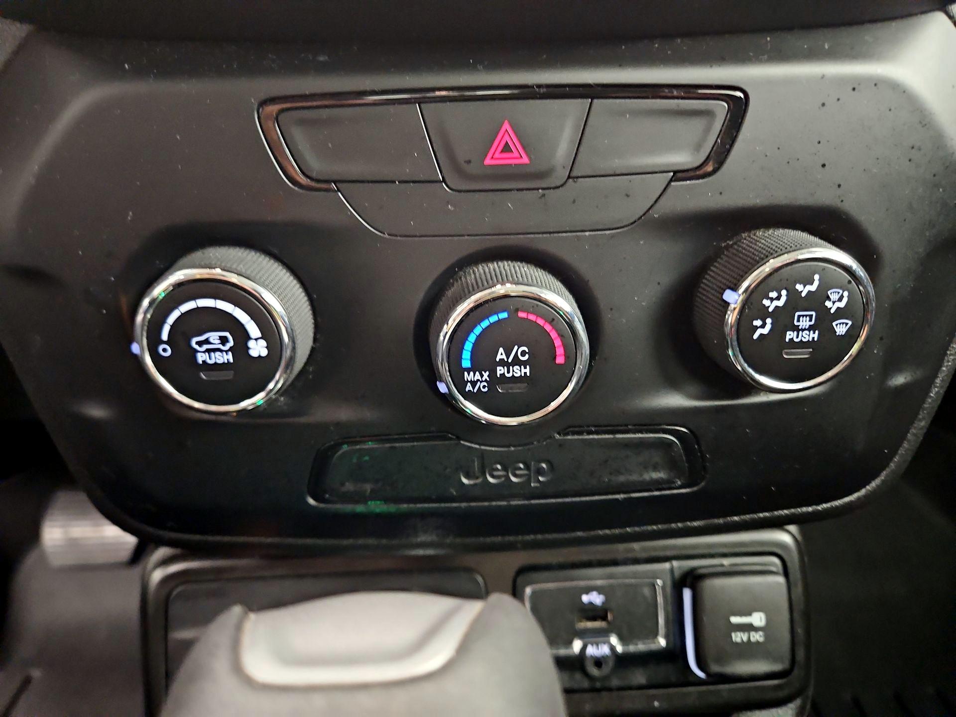 Thumbnail: 2020 Jeep Renegade - 16