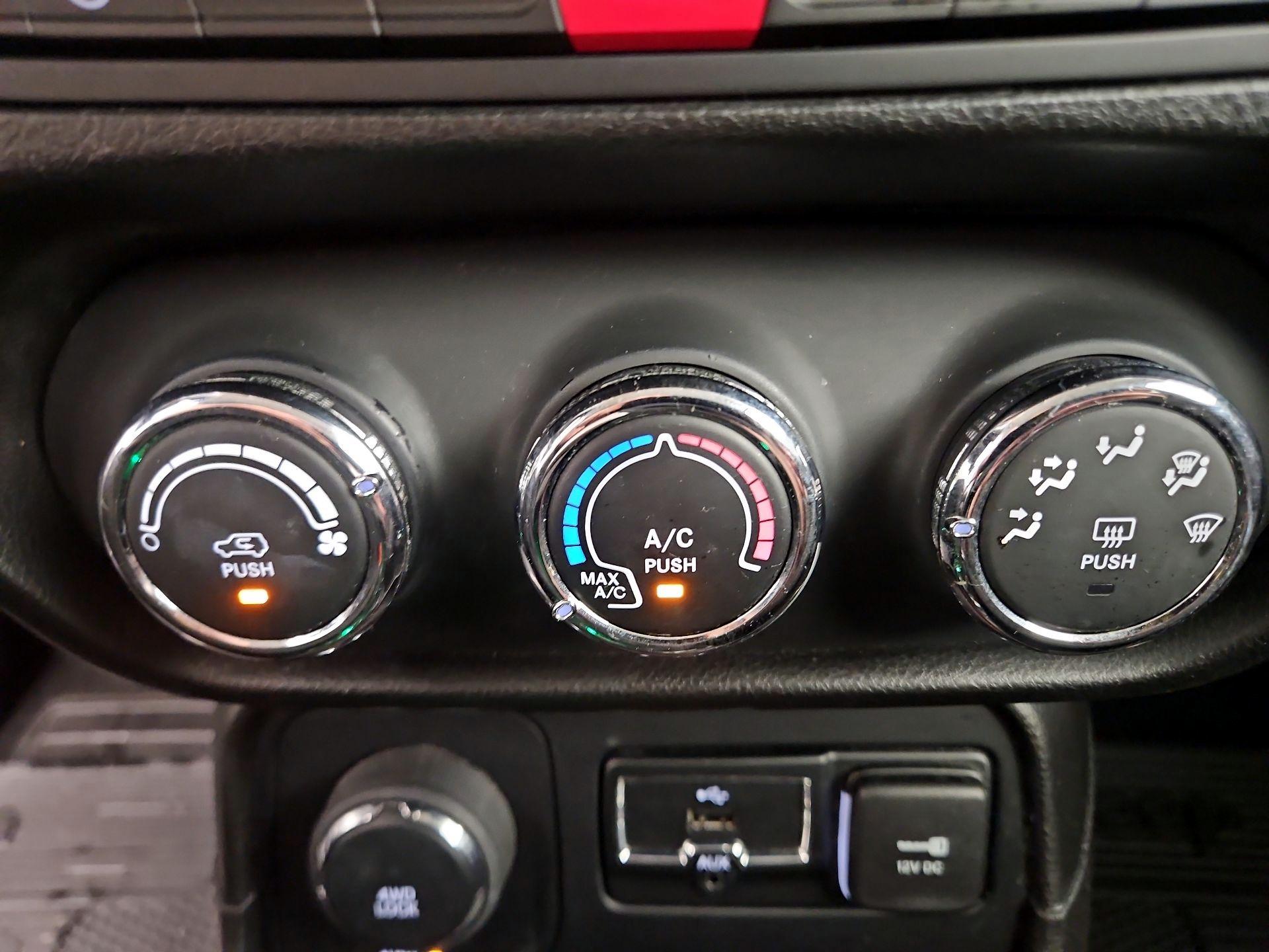 Thumbnail: 2017 Jeep Renegade - 16