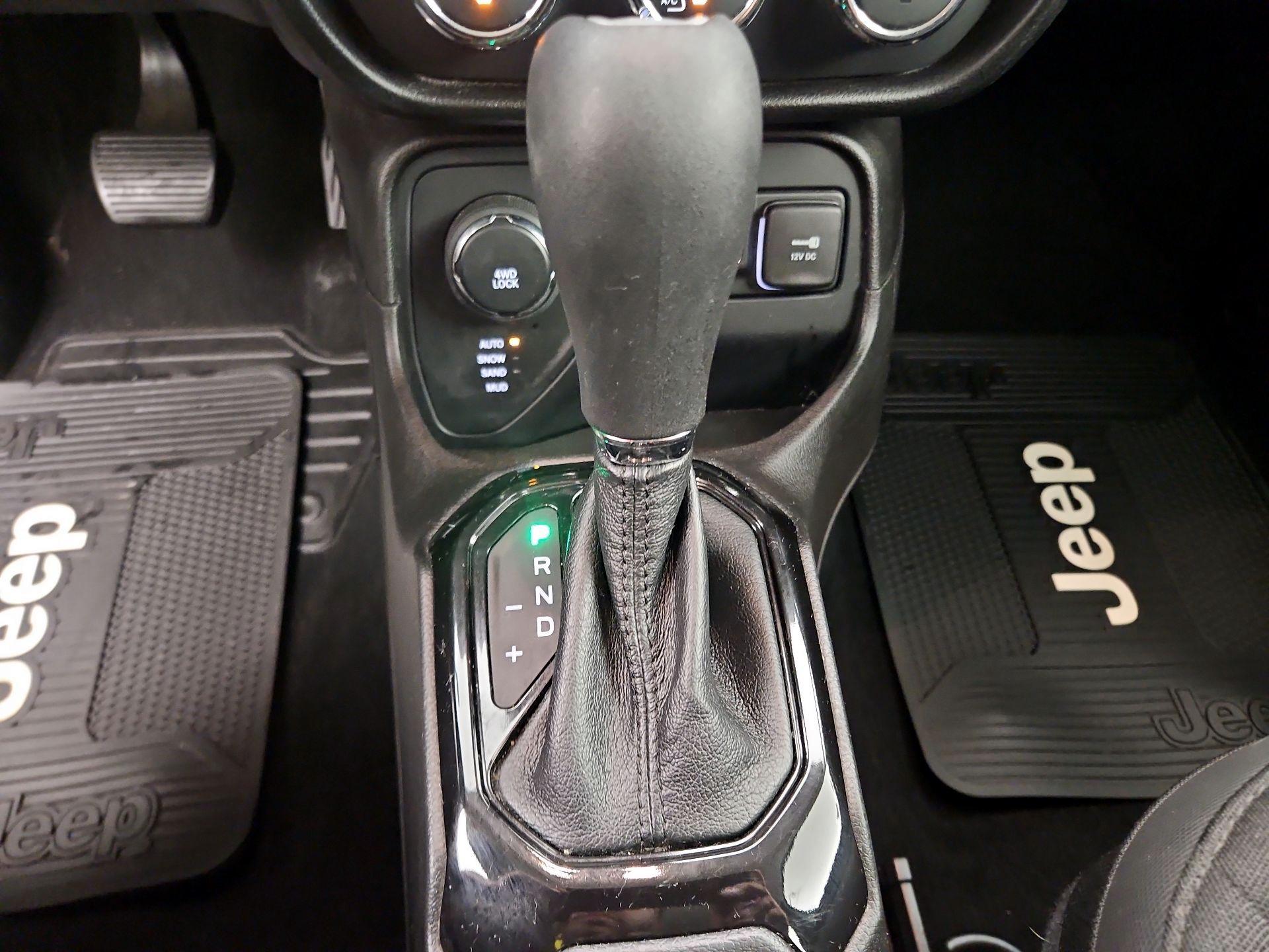 Thumbnail: 2017 Jeep Renegade - 17