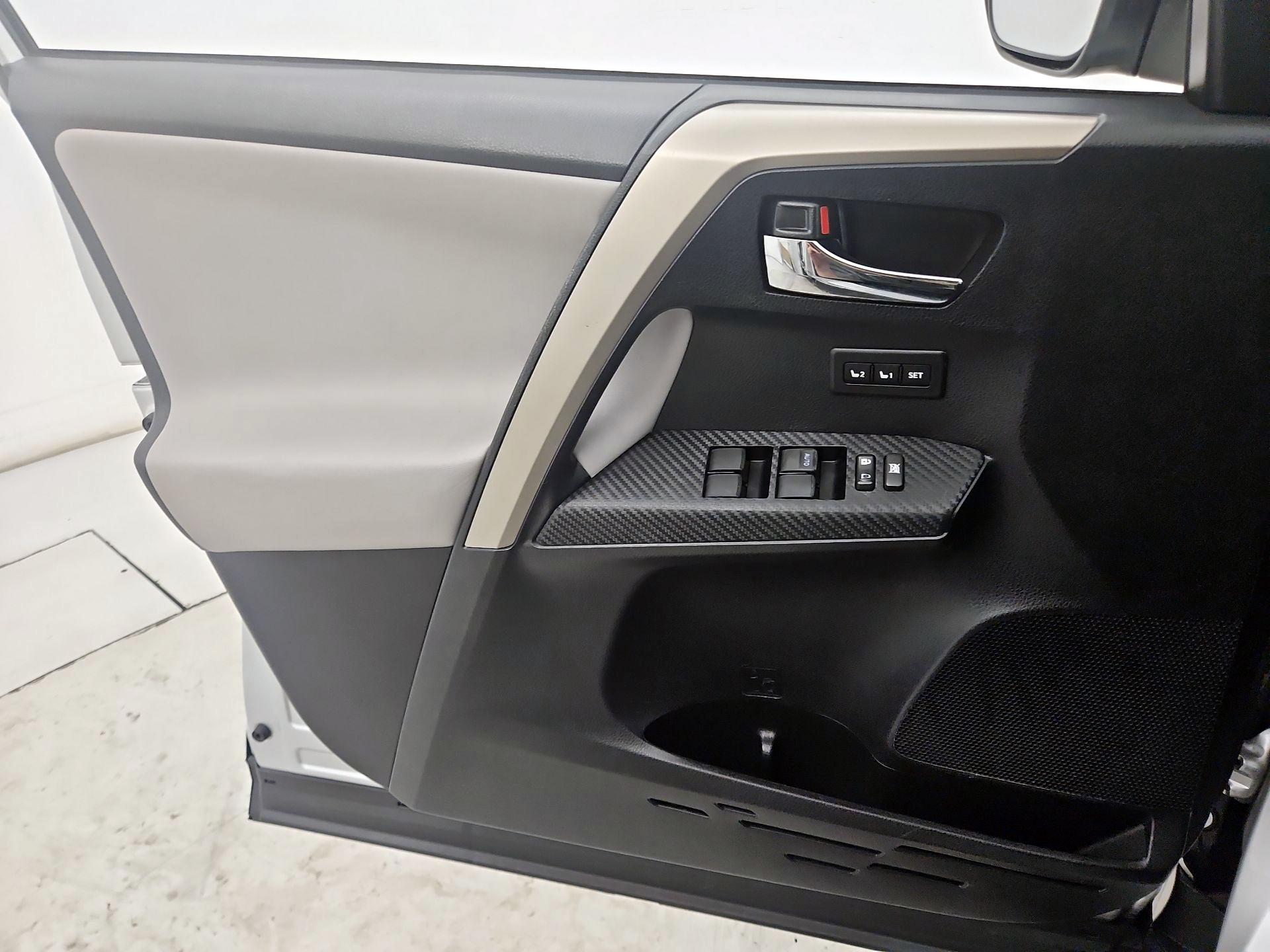 Thumbnail: 2014 Toyota RAV4 - 12
