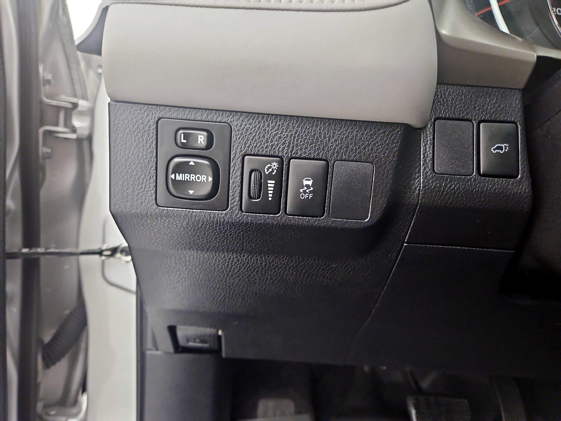 Thumbnail: 2014 Toyota RAV4 - 13