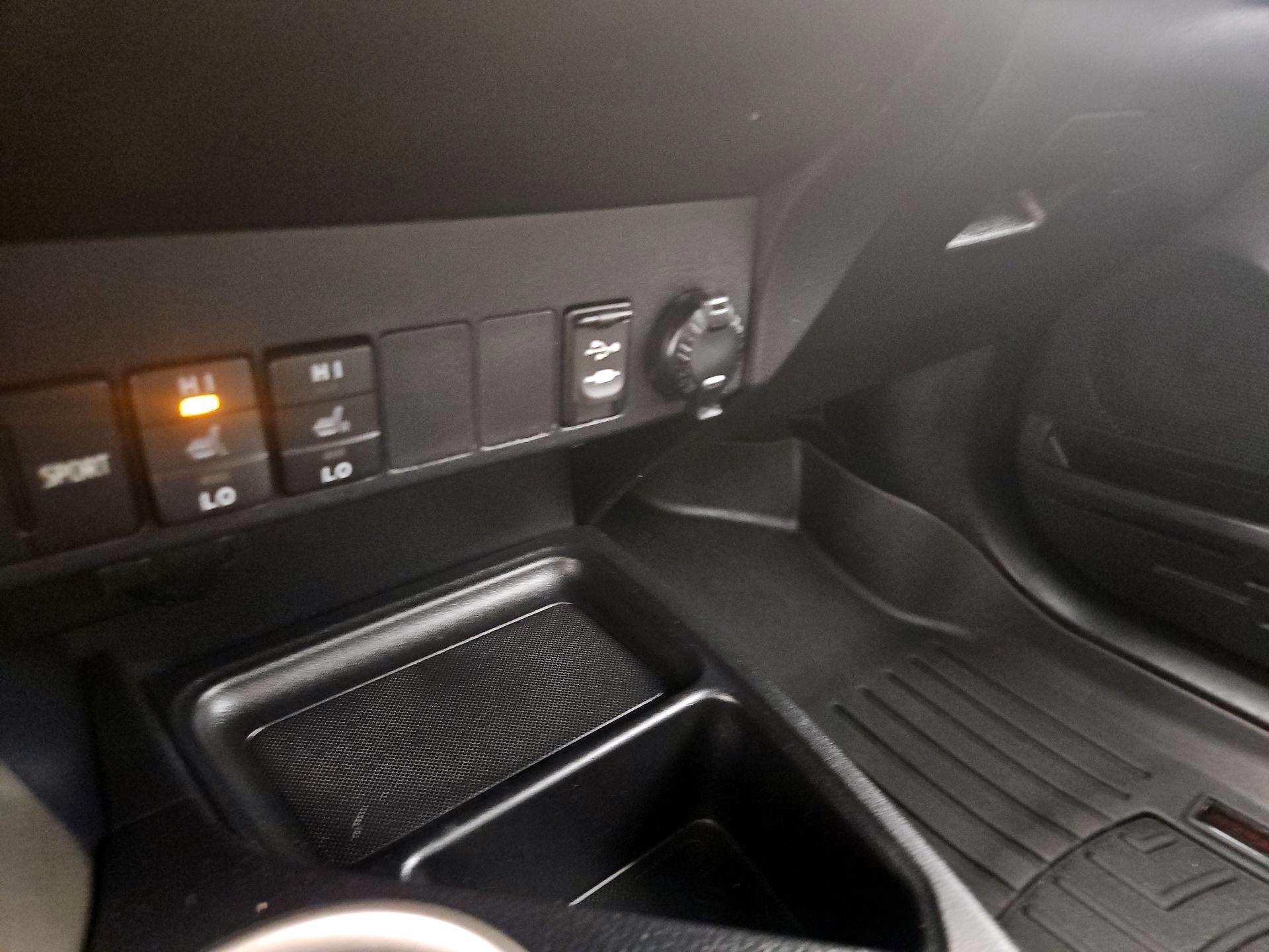 Thumbnail: 2014 Toyota RAV4 - 19