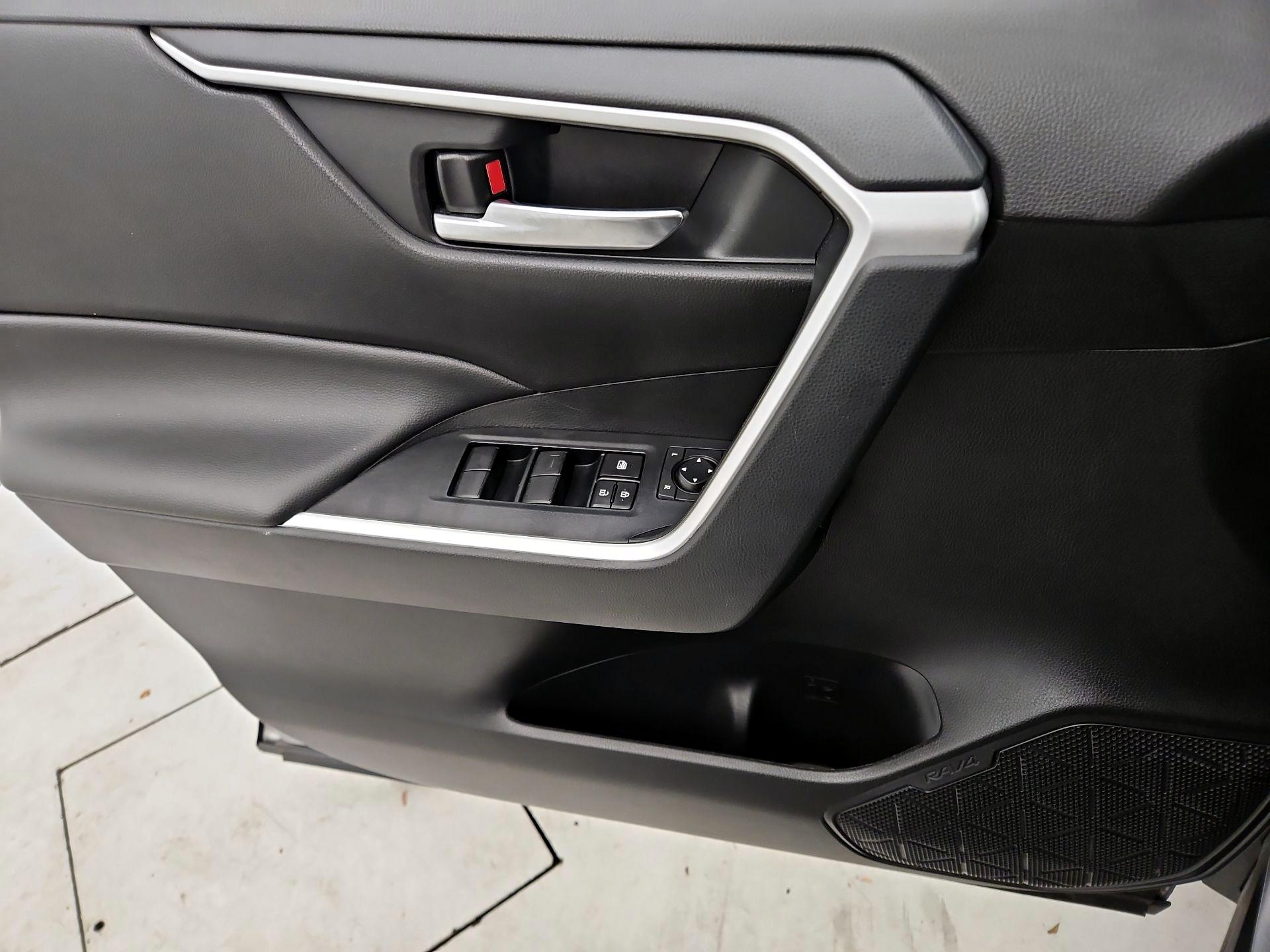 Thumbnail: 2021 Toyota RAV4 - 12
