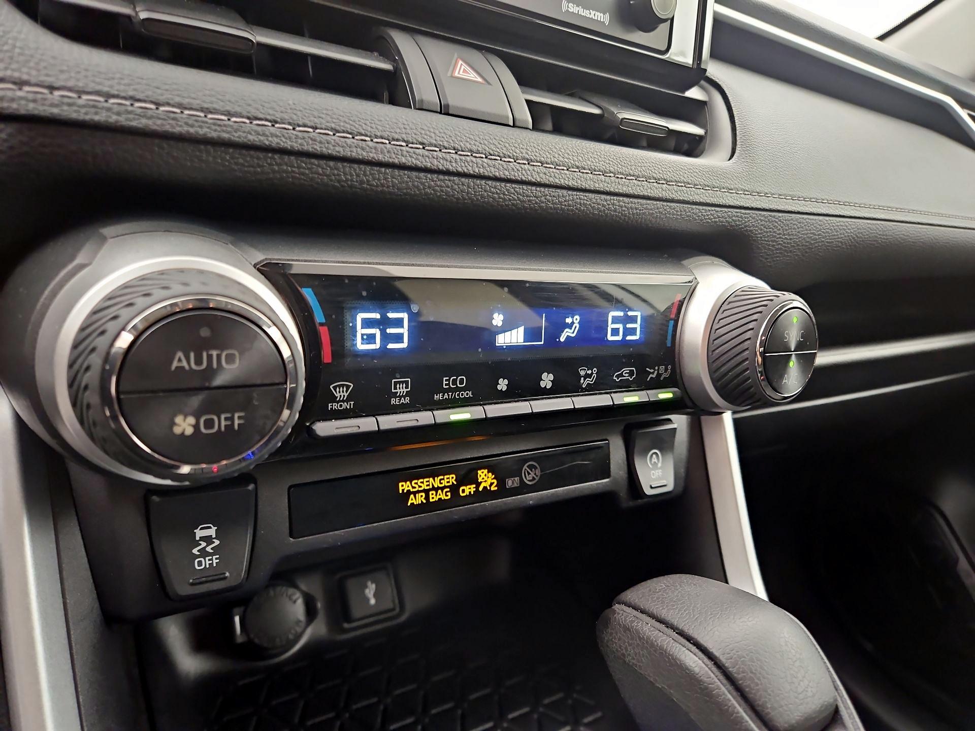 Thumbnail: 2021 Toyota RAV4 - 16