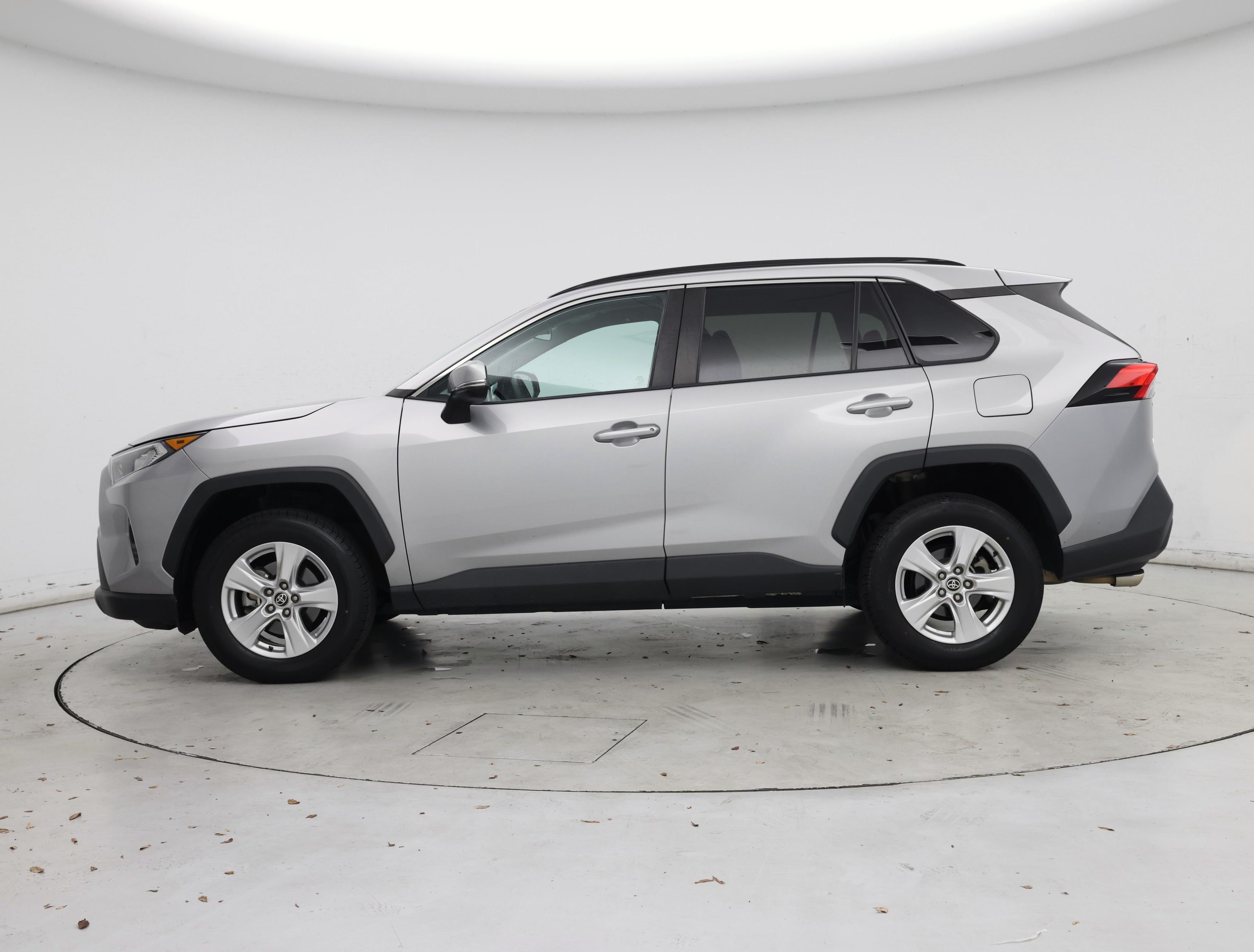 Thumbnail: 2021 Toyota RAV4 - 3
