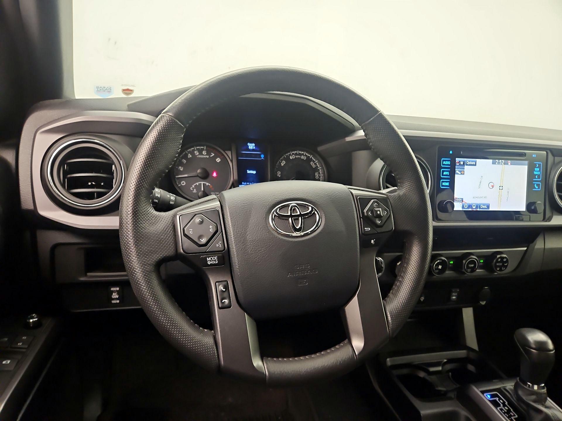 Thumbnail: 2016 Toyota Tacoma - 10