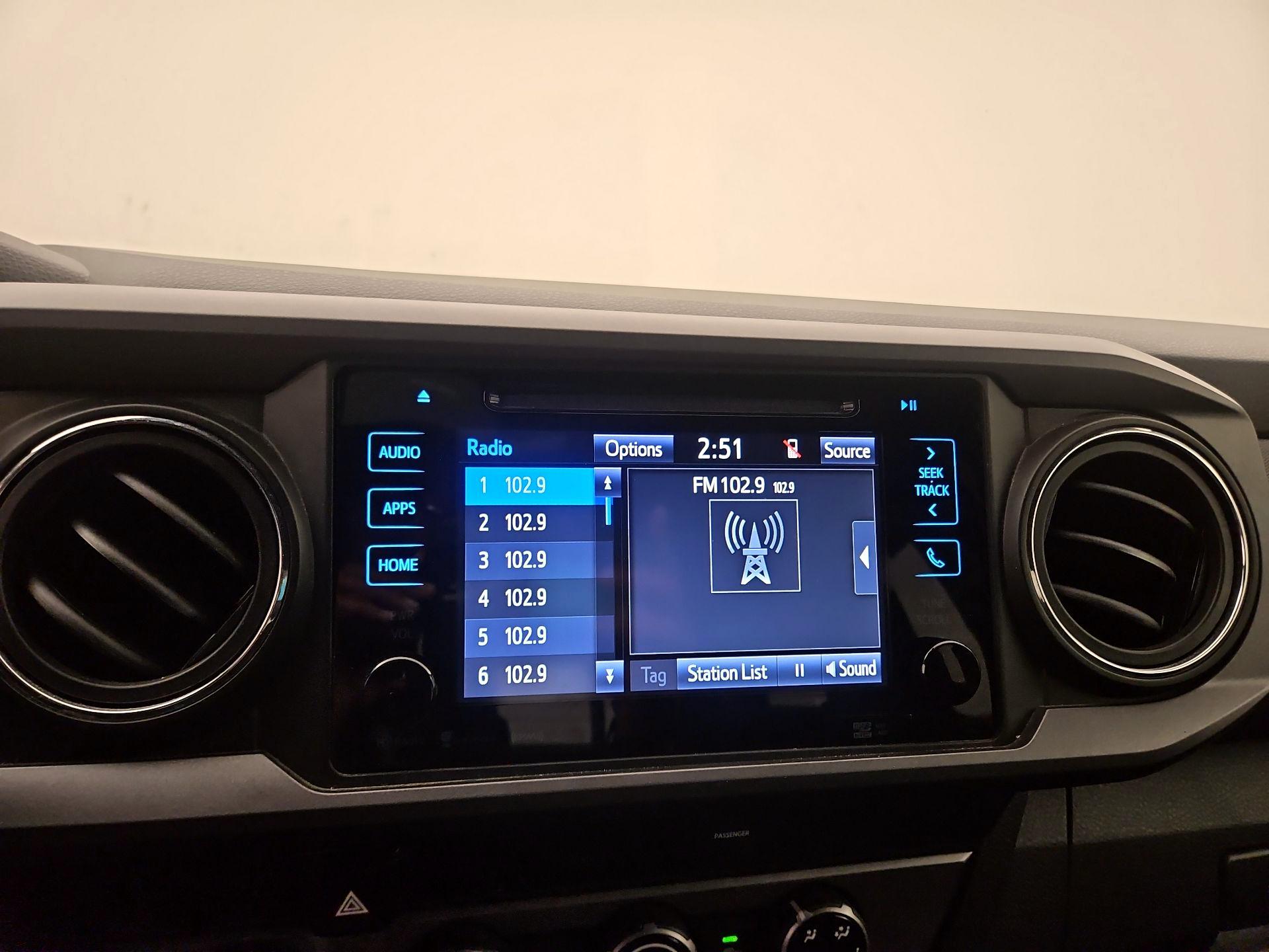 Thumbnail: 2016 Toyota Tacoma - 16