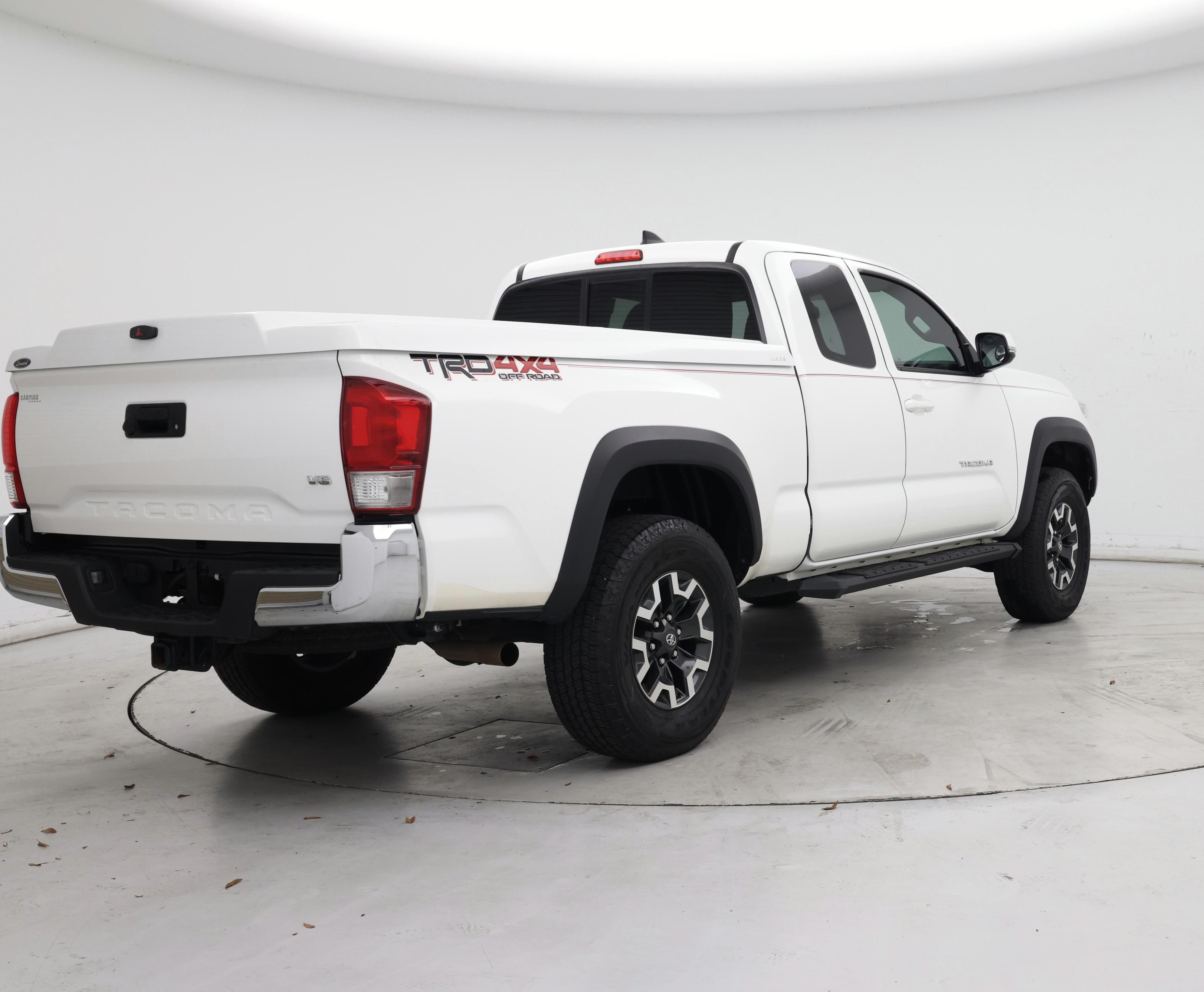 Thumbnail: 2016 Toyota Tacoma - 8