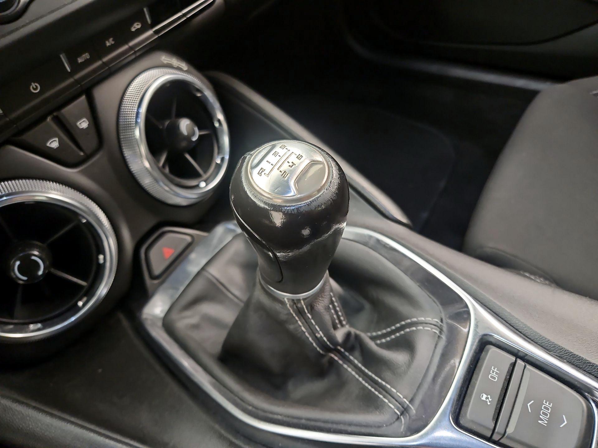 Thumbnail: 2019 Chevrolet Camaro - 17