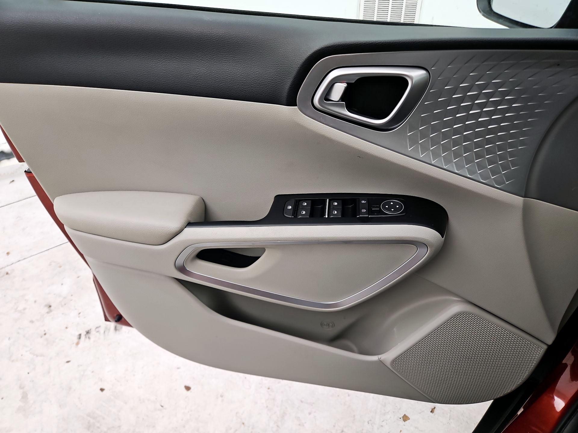 Thumbnail: 2020 Kia Soul - 12