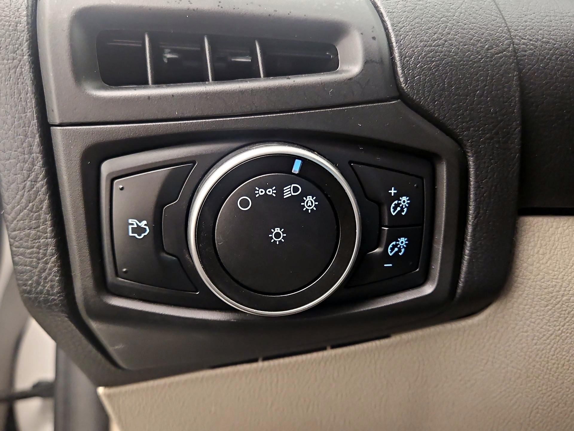 Thumbnail: 2016 Ford Focus - 13