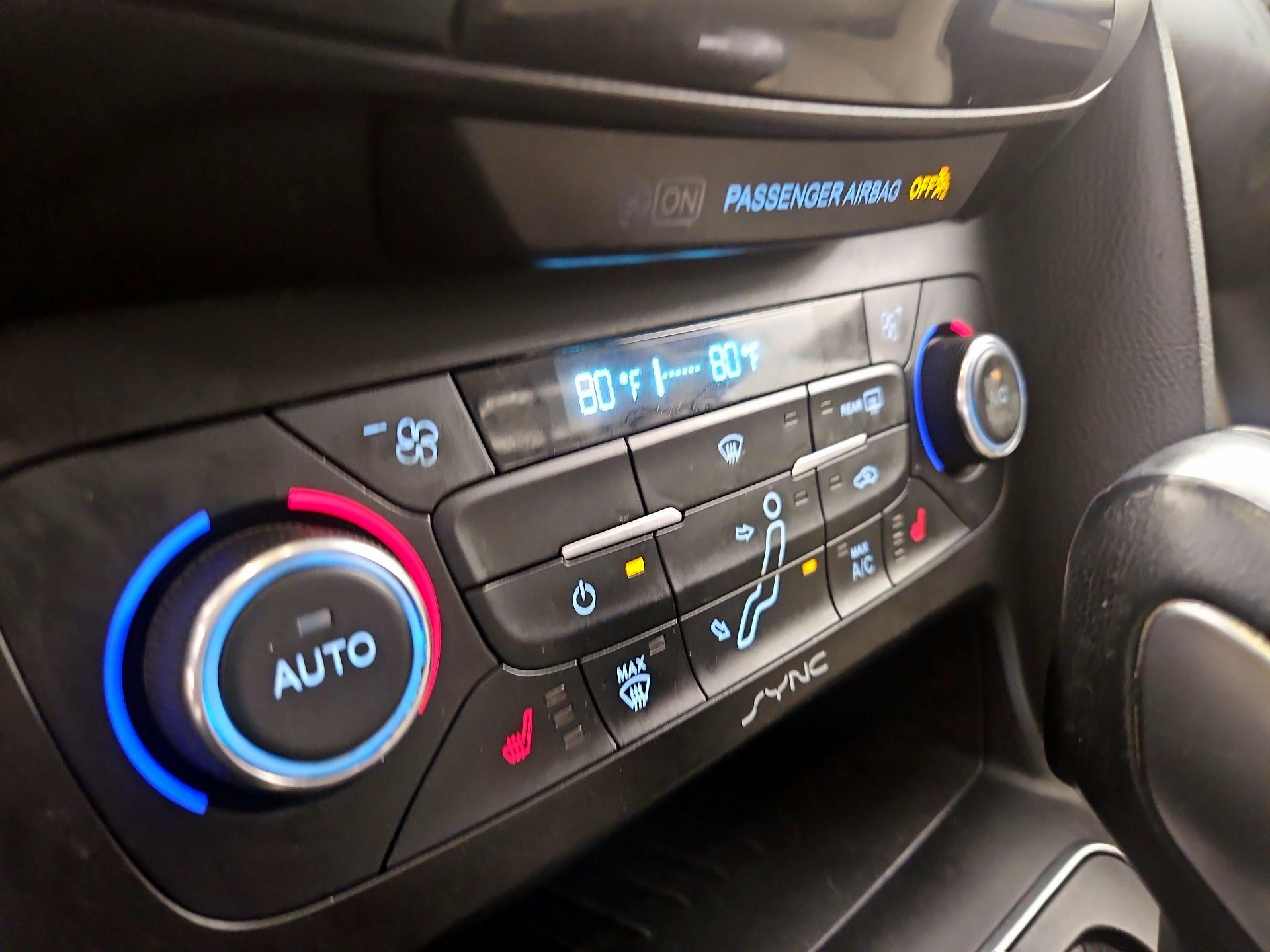Thumbnail: 2016 Ford Focus - 17
