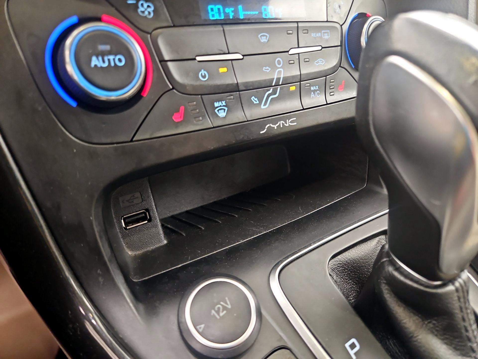 Thumbnail: 2016 Ford Focus - 19