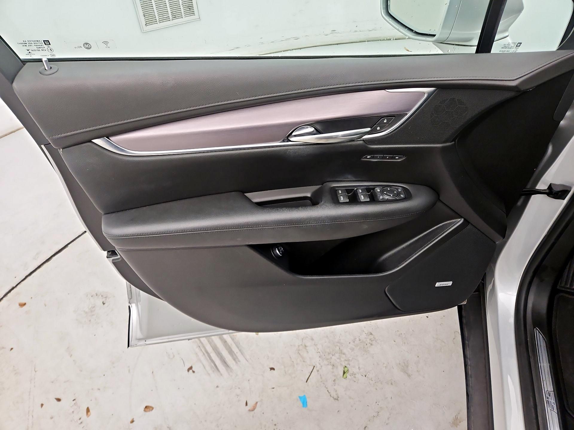Thumbnail: 2017 Cadillac XT5 - 12