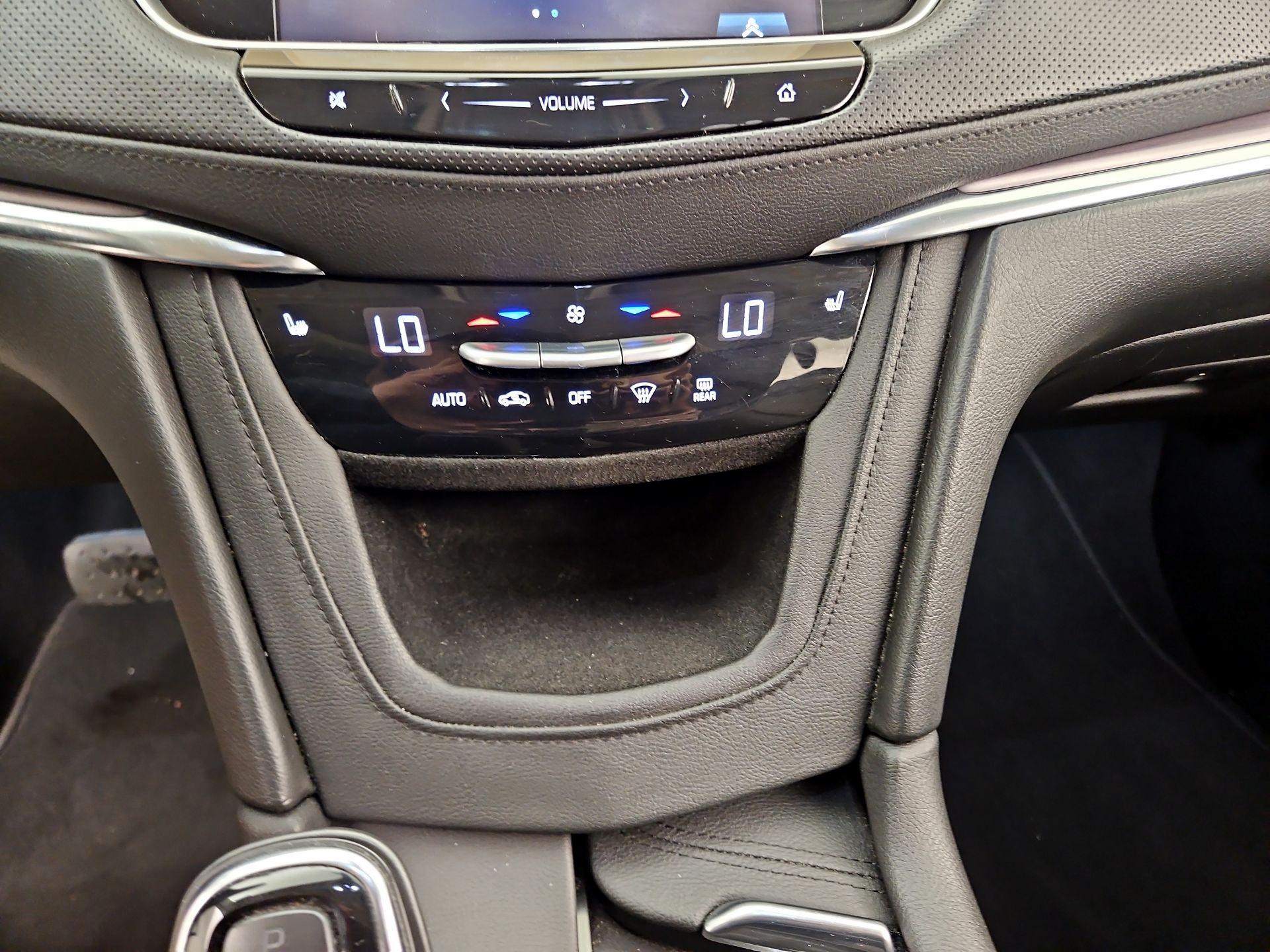 Thumbnail: 2017 Cadillac XT5 - 16
