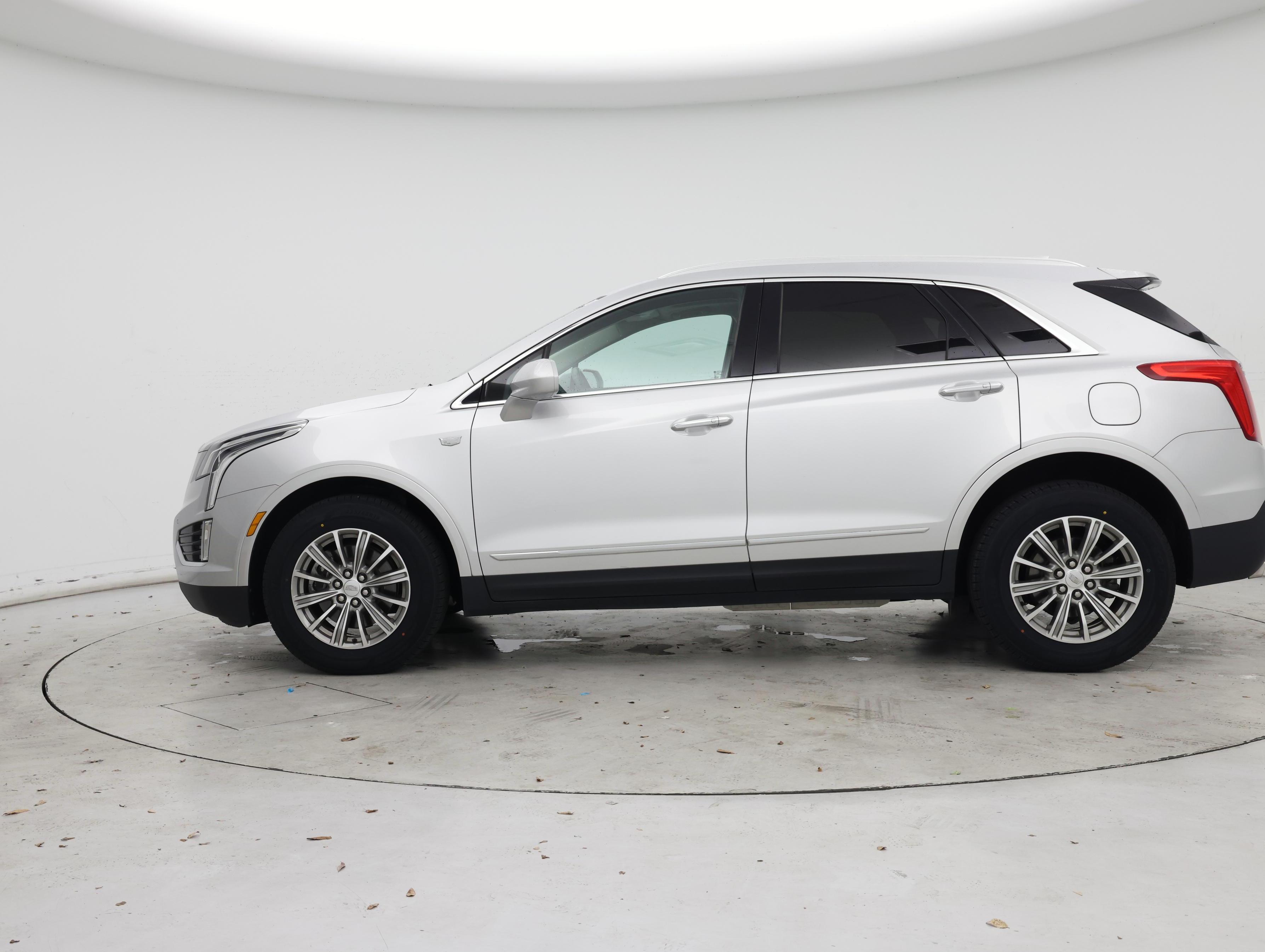 Thumbnail: 2017 Cadillac XT5 - 3