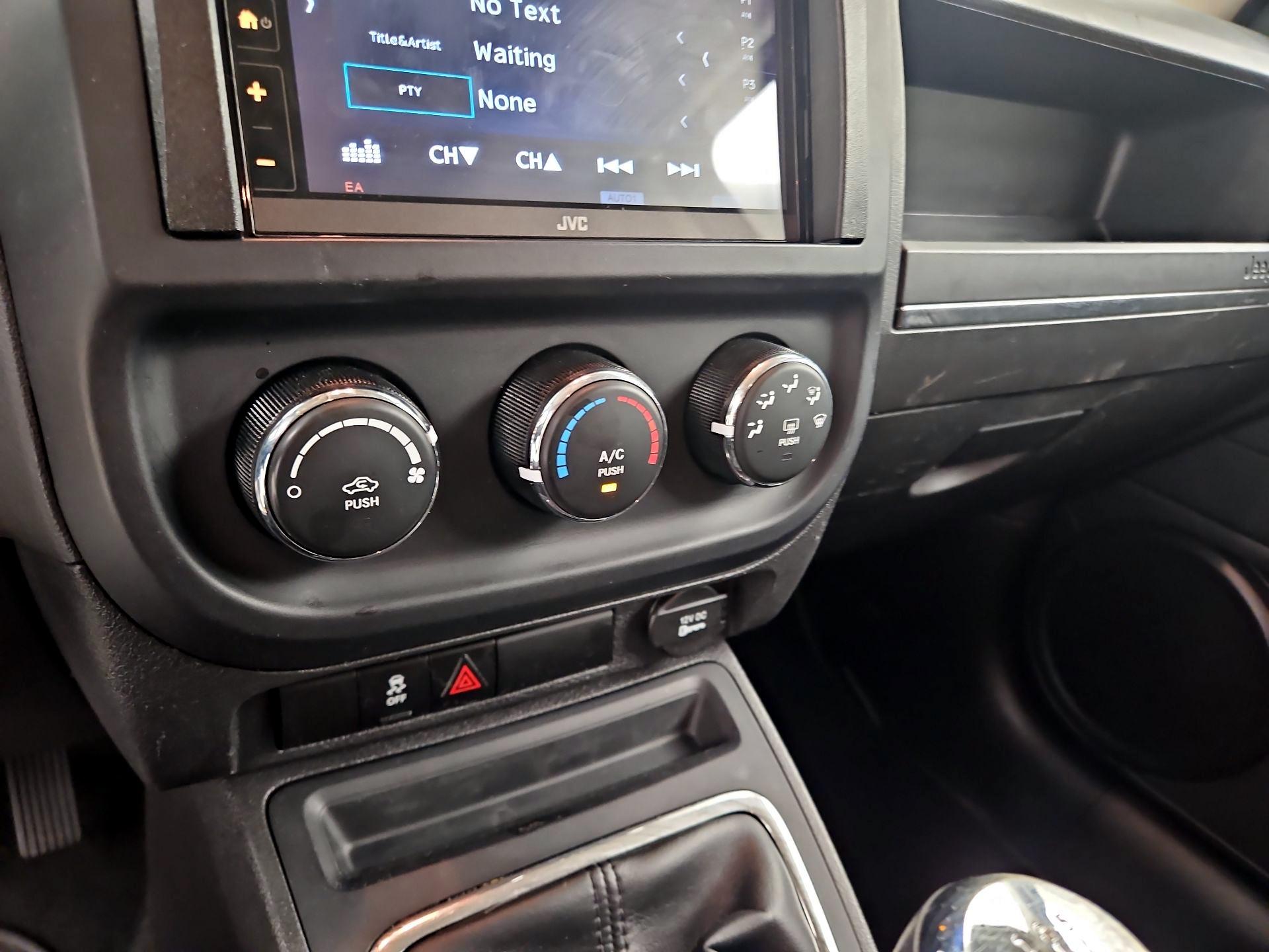 Thumbnail: 2016 Jeep Patriot - 15