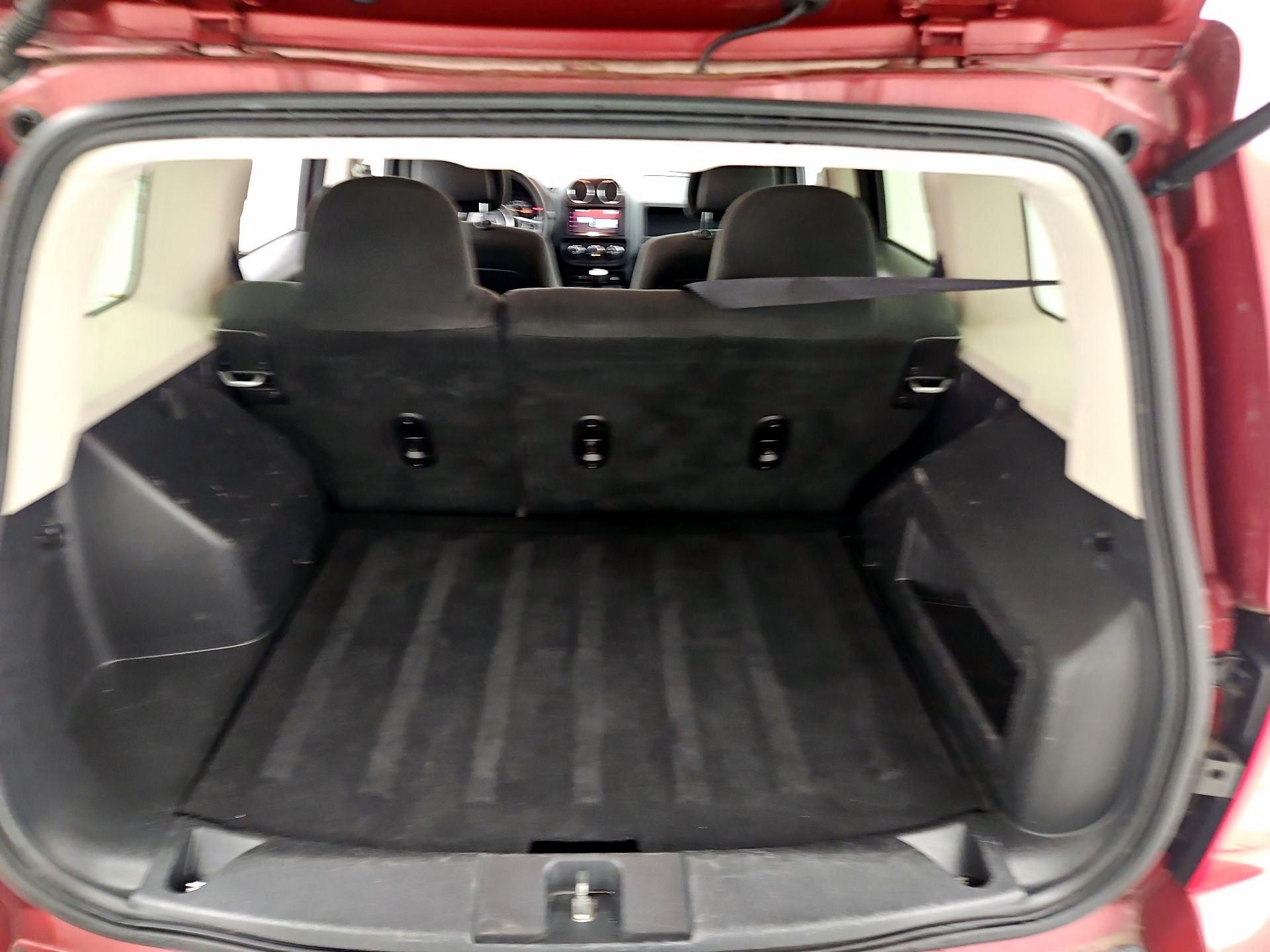 Thumbnail: 2016 Jeep Patriot - 18