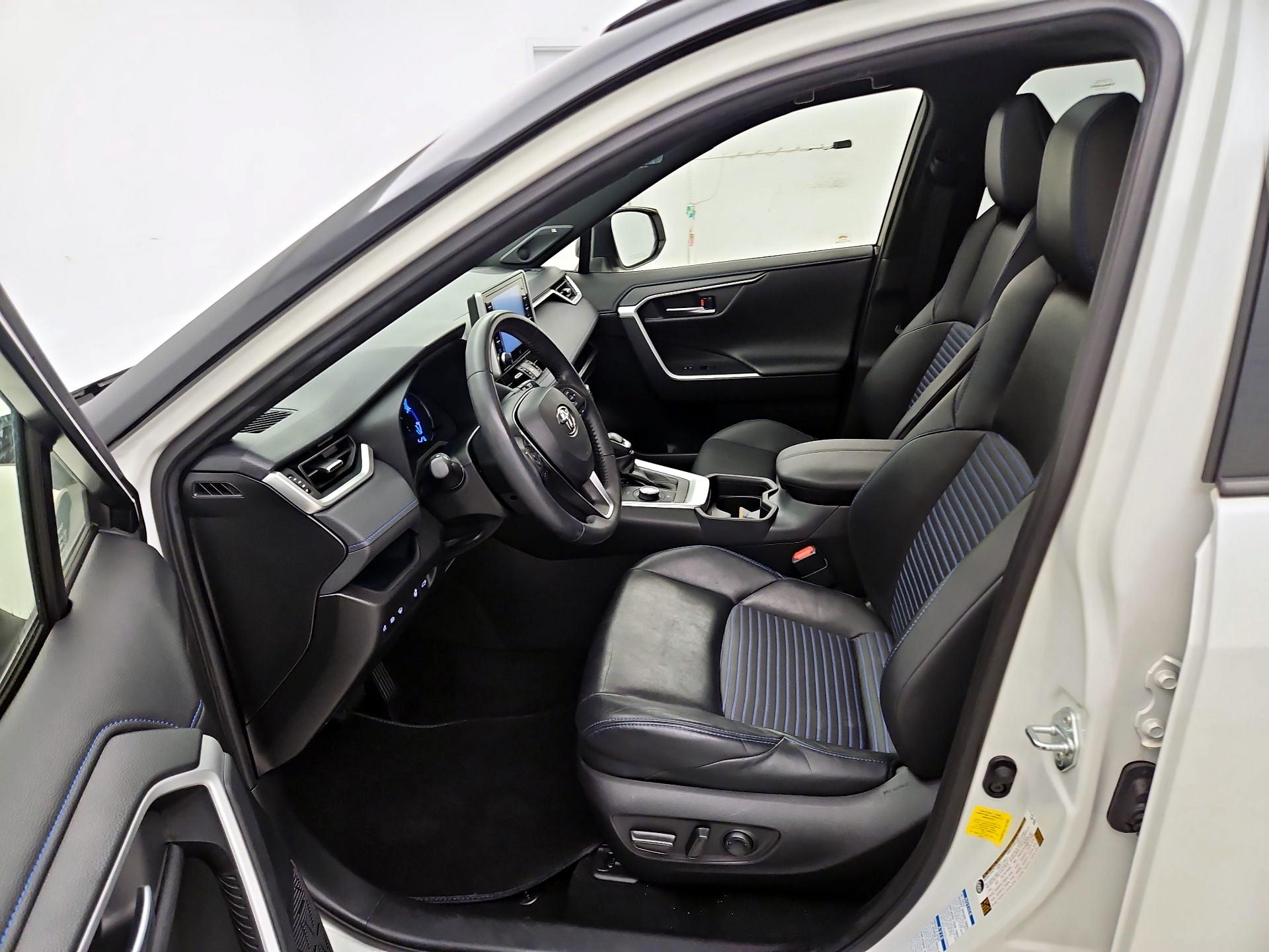 Thumbnail: 2020 Toyota RAV4 - 11
