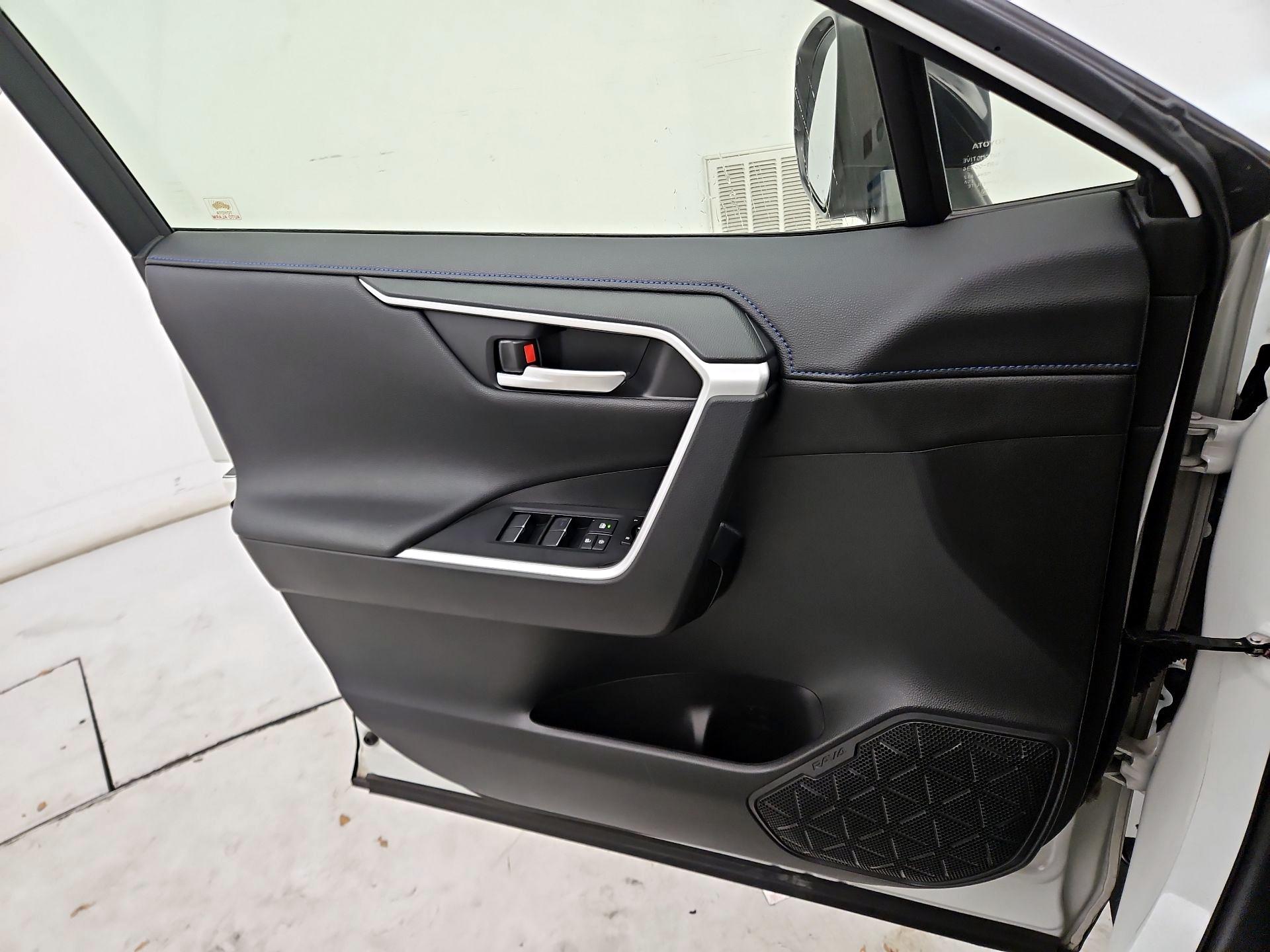 Thumbnail: 2020 Toyota RAV4 - 12