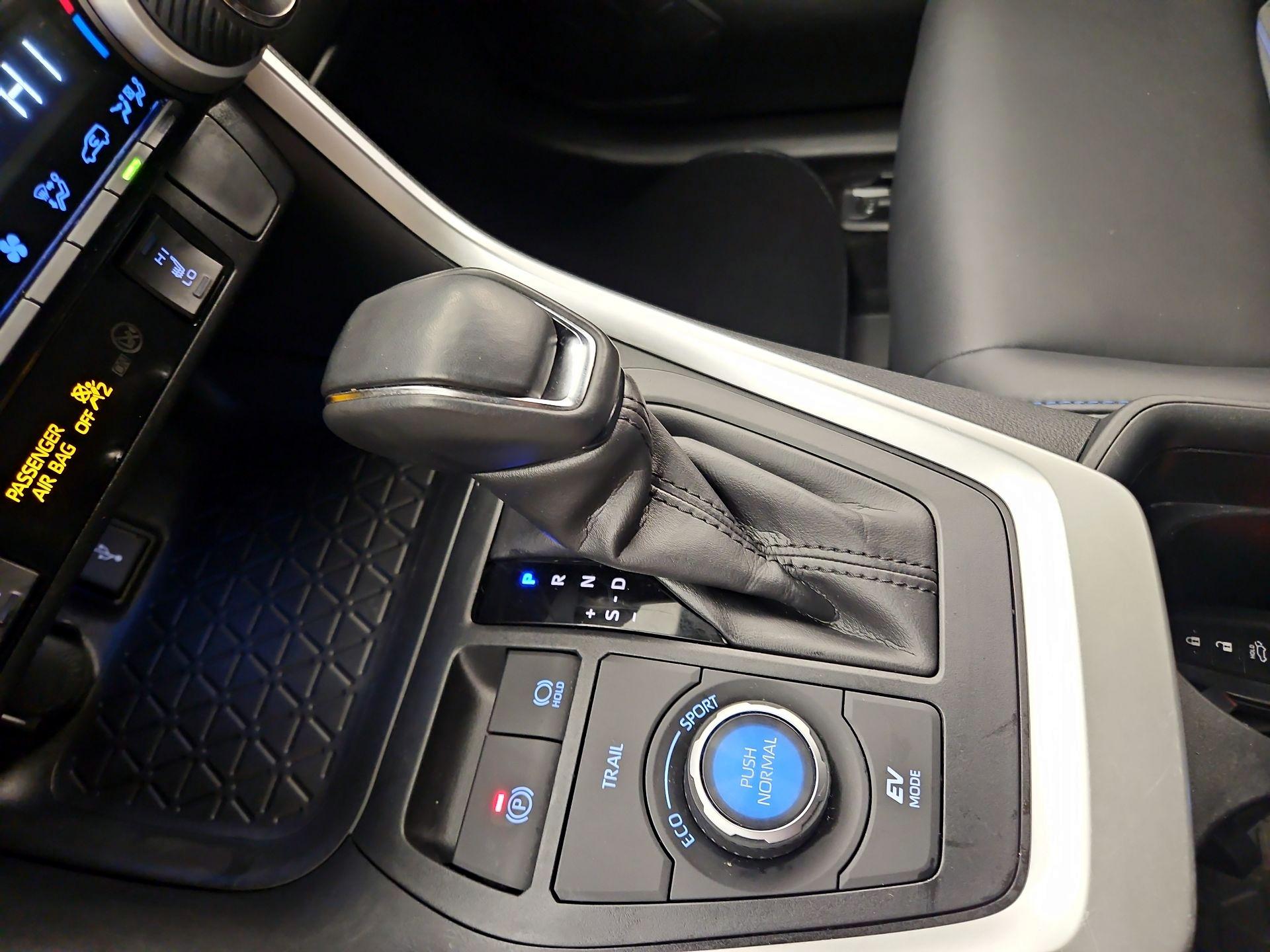 Thumbnail: 2020 Toyota RAV4 - 18