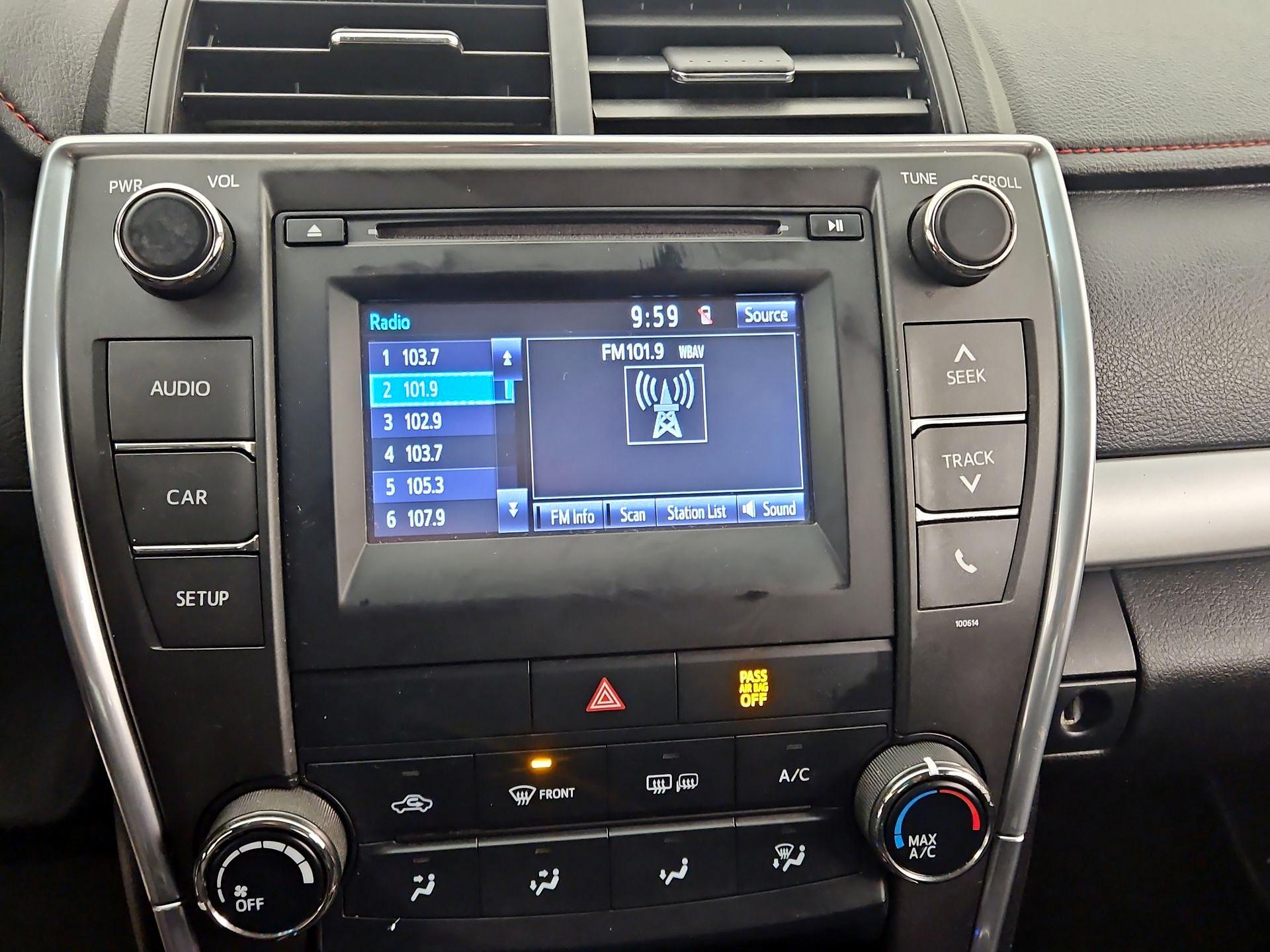 Thumbnail: 2017 Toyota Camry - 15