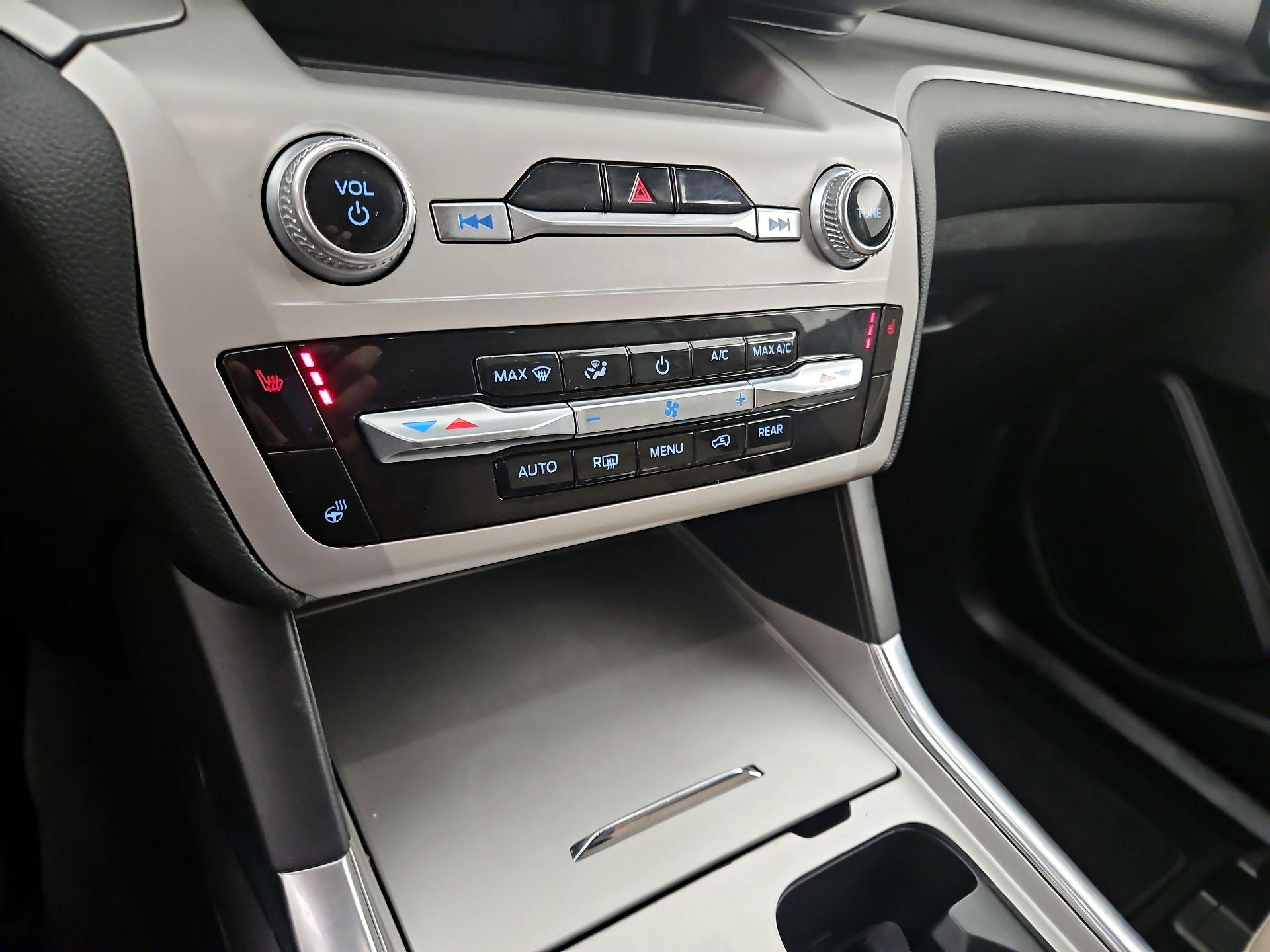 Thumbnail: 2022 Ford Explorer - 16