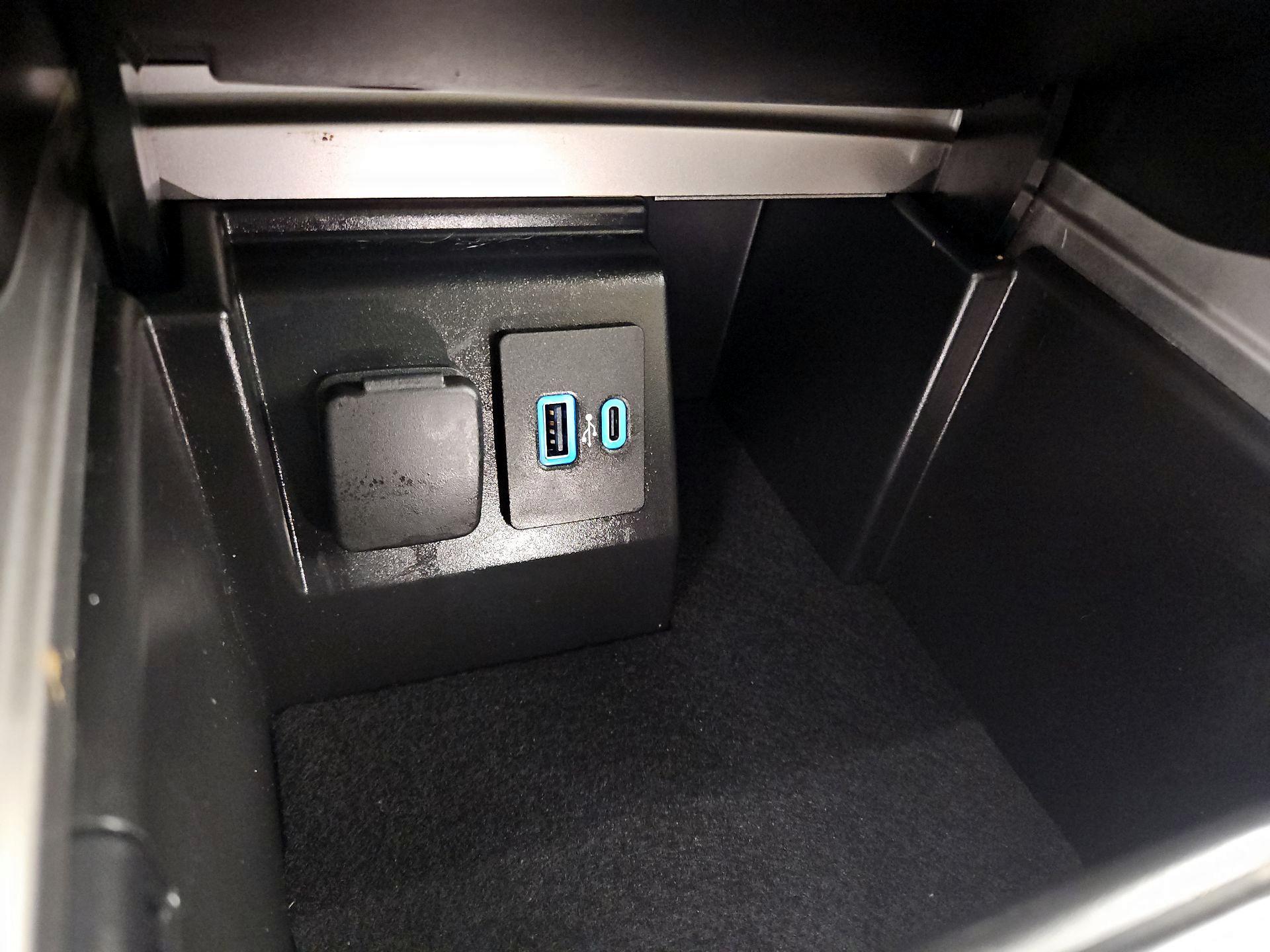 Thumbnail: 2022 Ford Explorer - 18