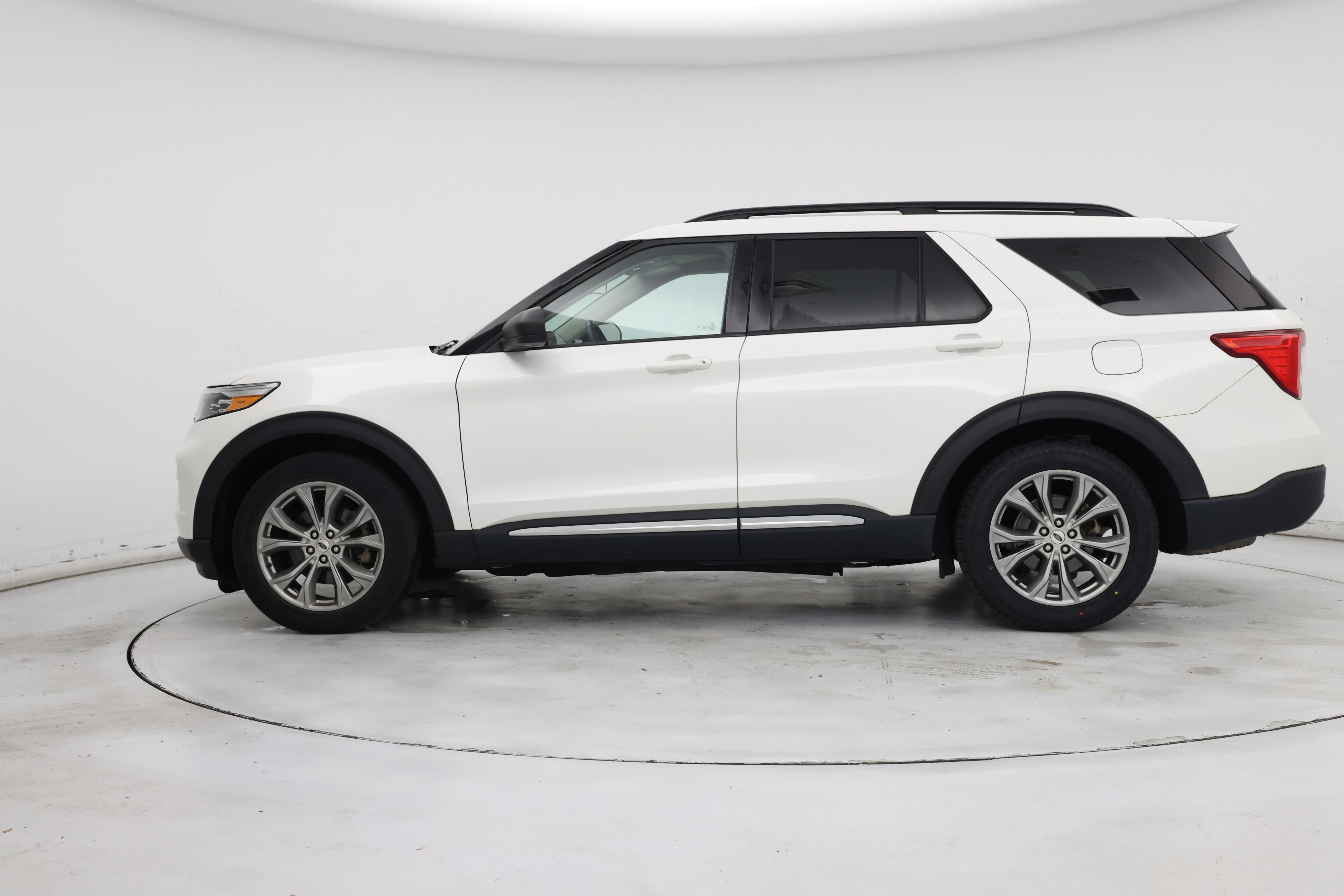 Thumbnail: 2022 Ford Explorer - 3