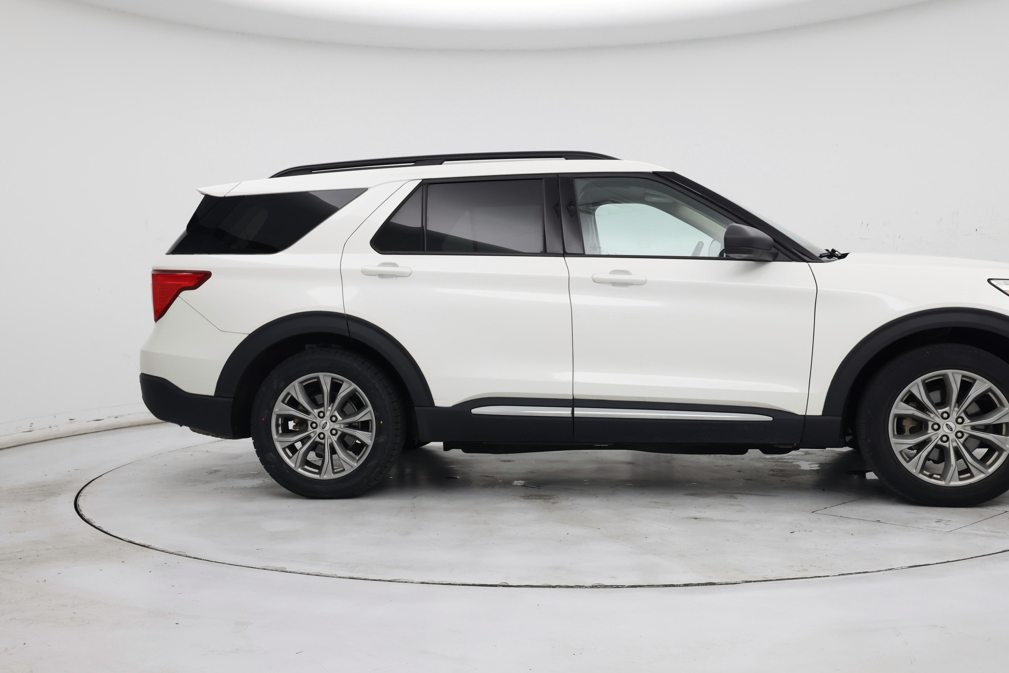 Thumbnail: 2022 Ford Explorer - 7