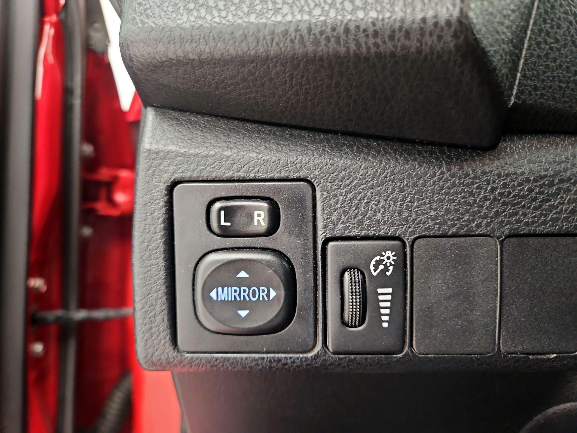 Thumbnail: 2014 Toyota Corolla - 13