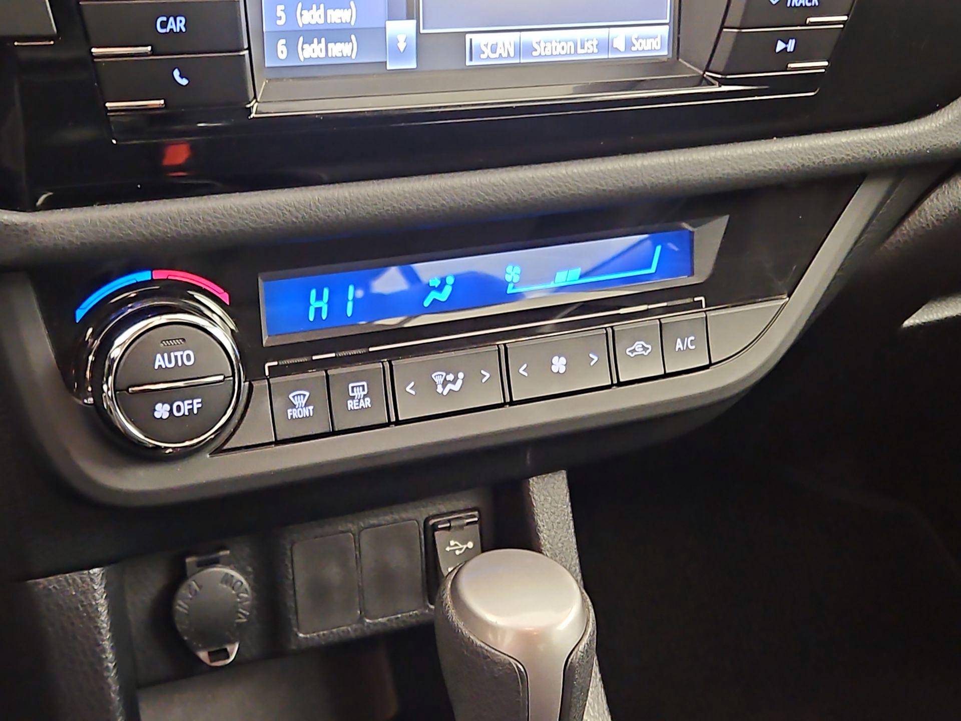 Thumbnail: 2014 Toyota Corolla - 16