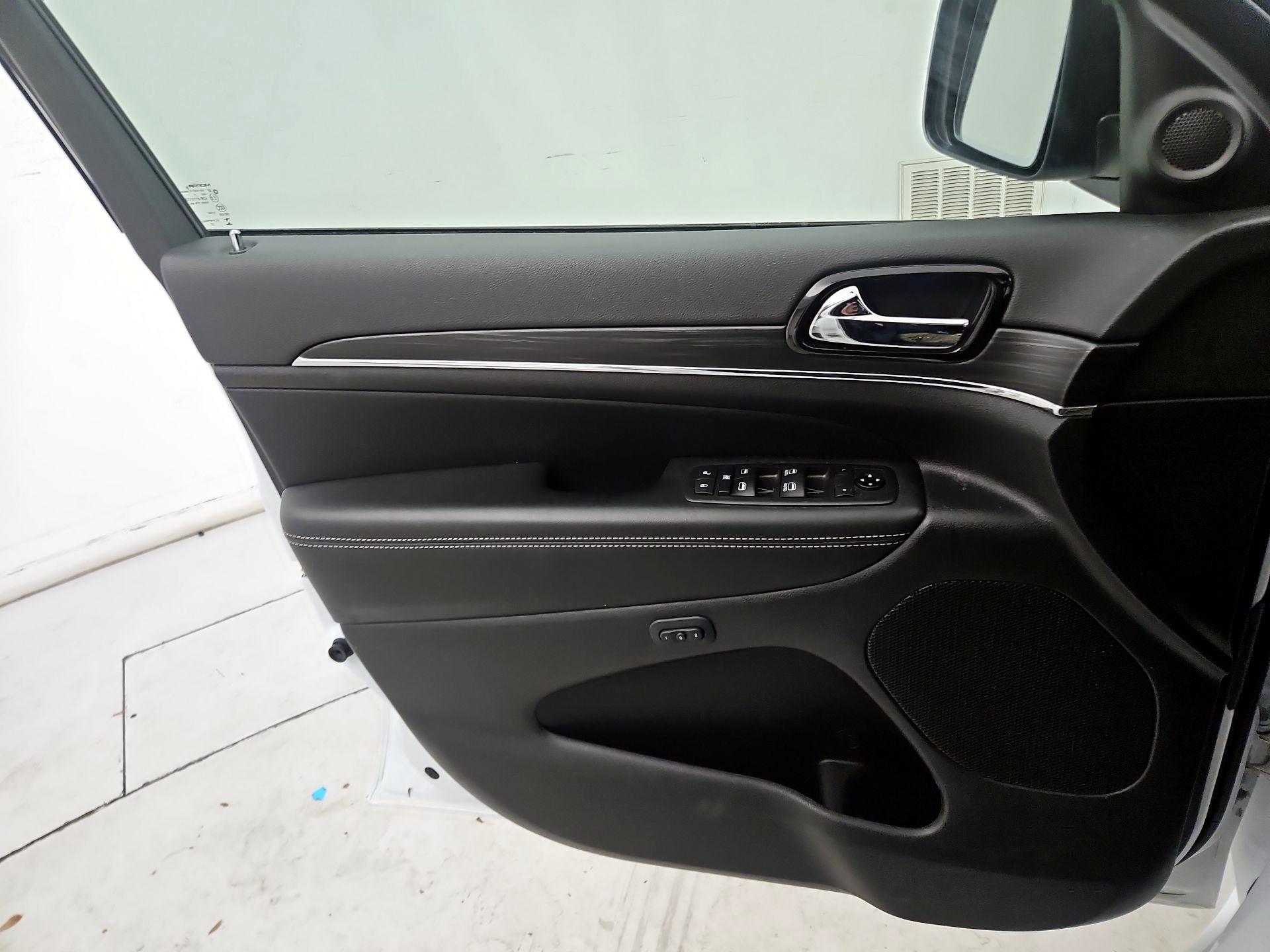 Thumbnail: 2021 Jeep Grand Cherokee - 12