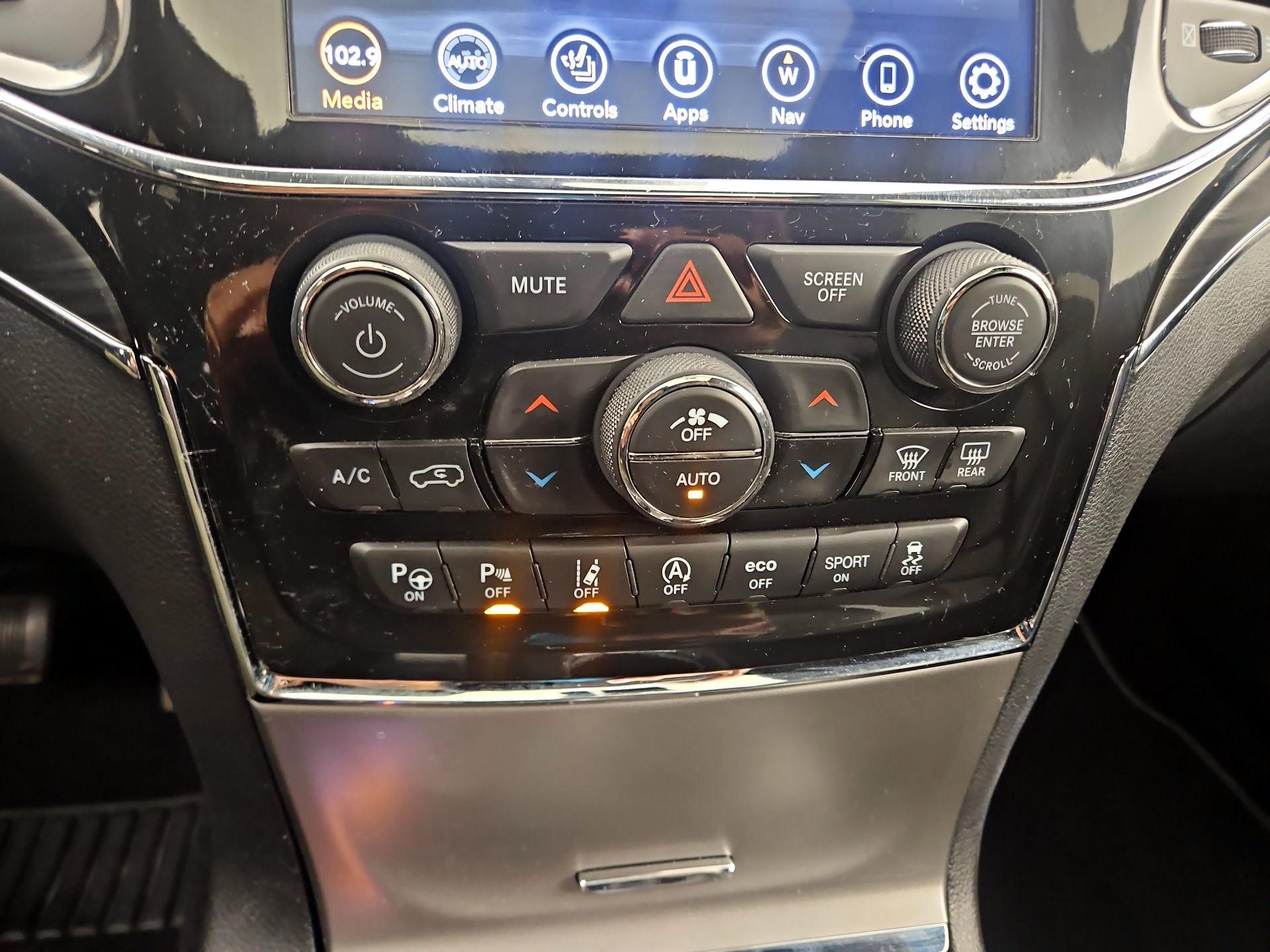 Thumbnail: 2021 Jeep Grand Cherokee - 17