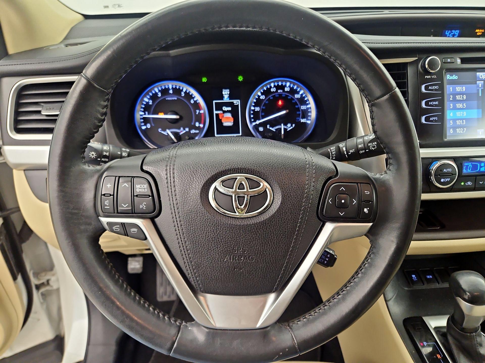 Thumbnail: 2015 Toyota Highlander - 10