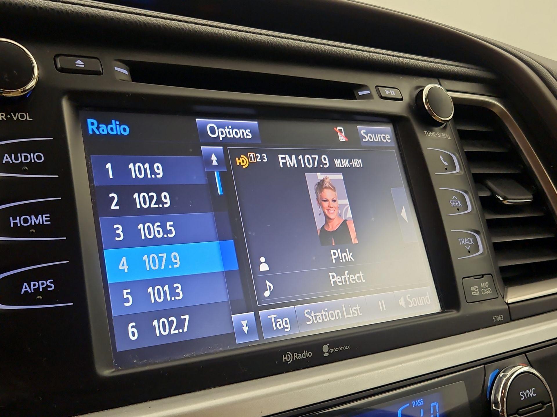 Thumbnail: 2015 Toyota Highlander - 15