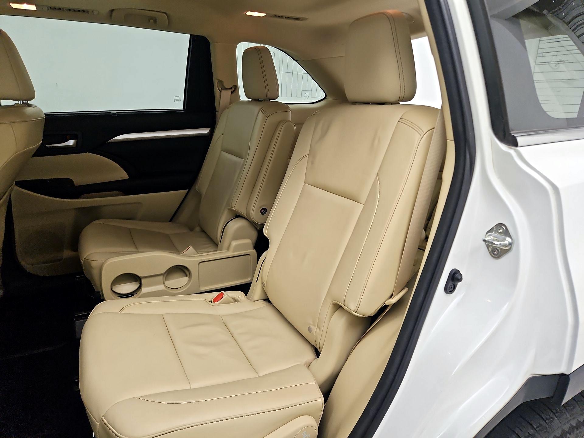 Thumbnail: 2015 Toyota Highlander - 20