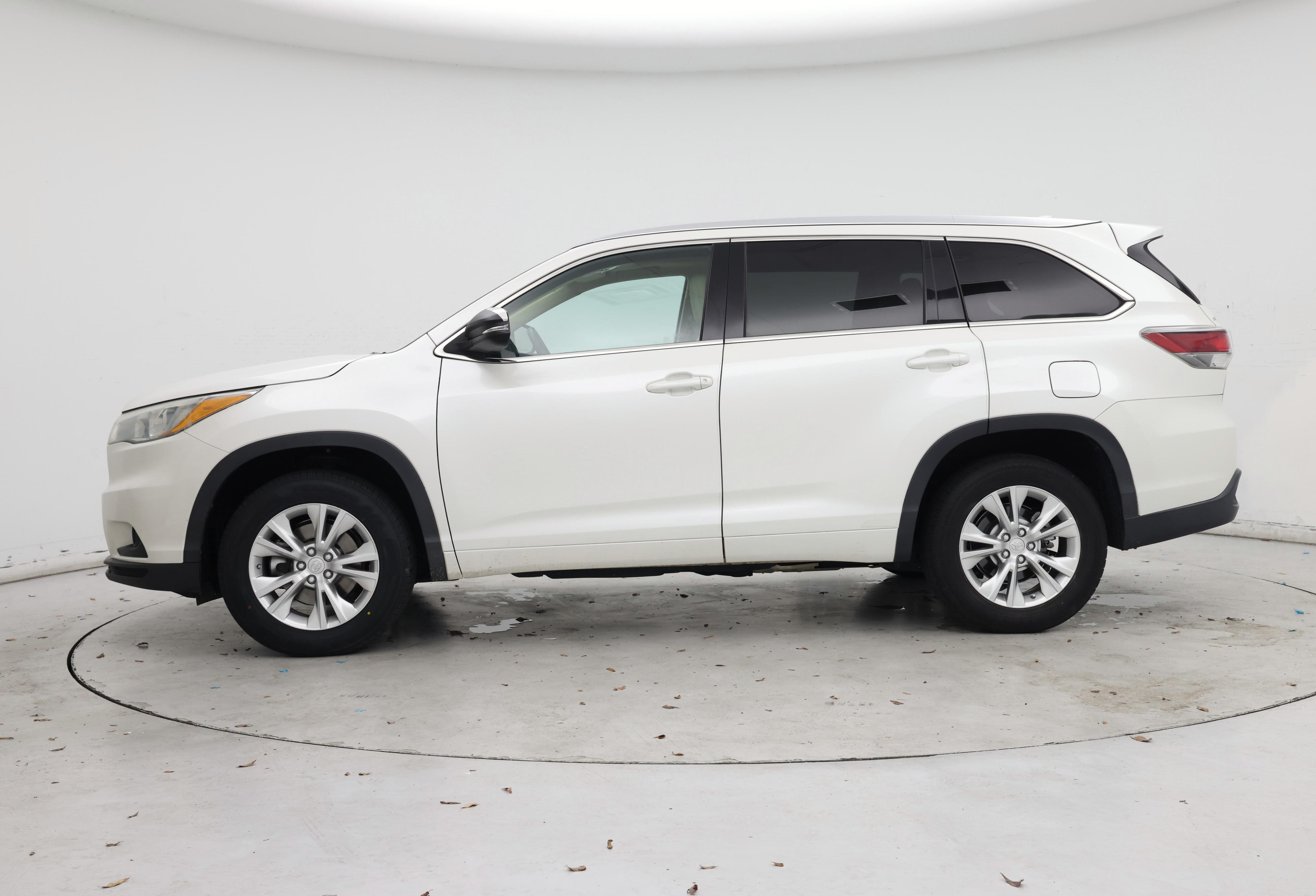 Thumbnail: 2015 Toyota Highlander - 3