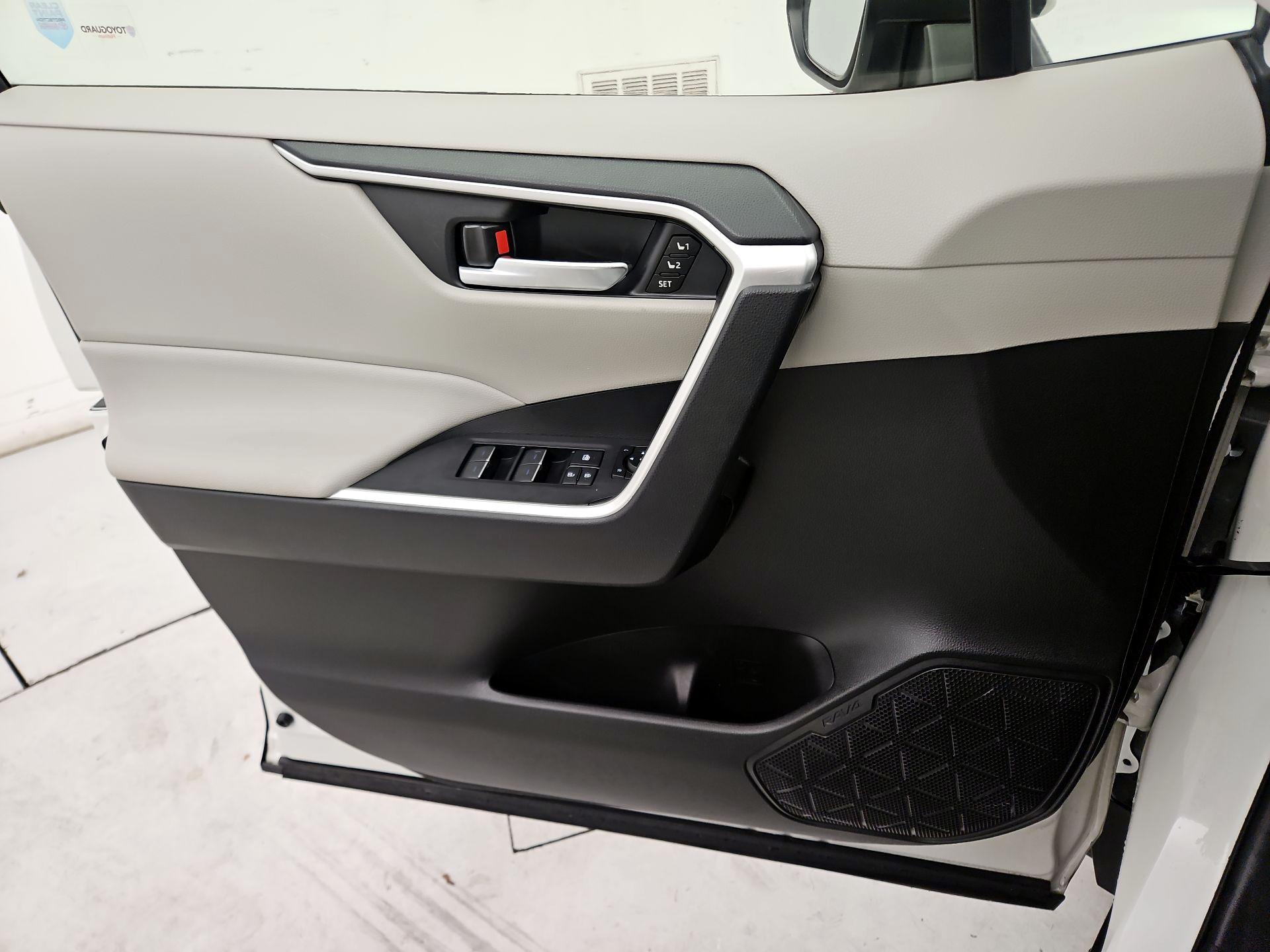 Thumbnail: 2022 Toyota RAV4 - 12