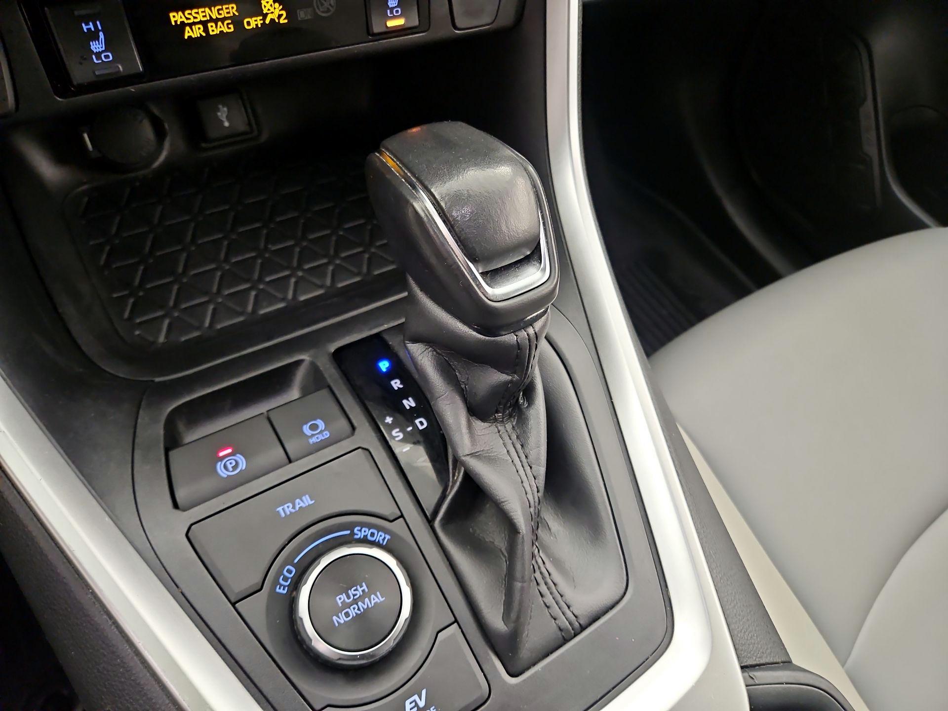 Thumbnail: 2022 Toyota RAV4 - 17