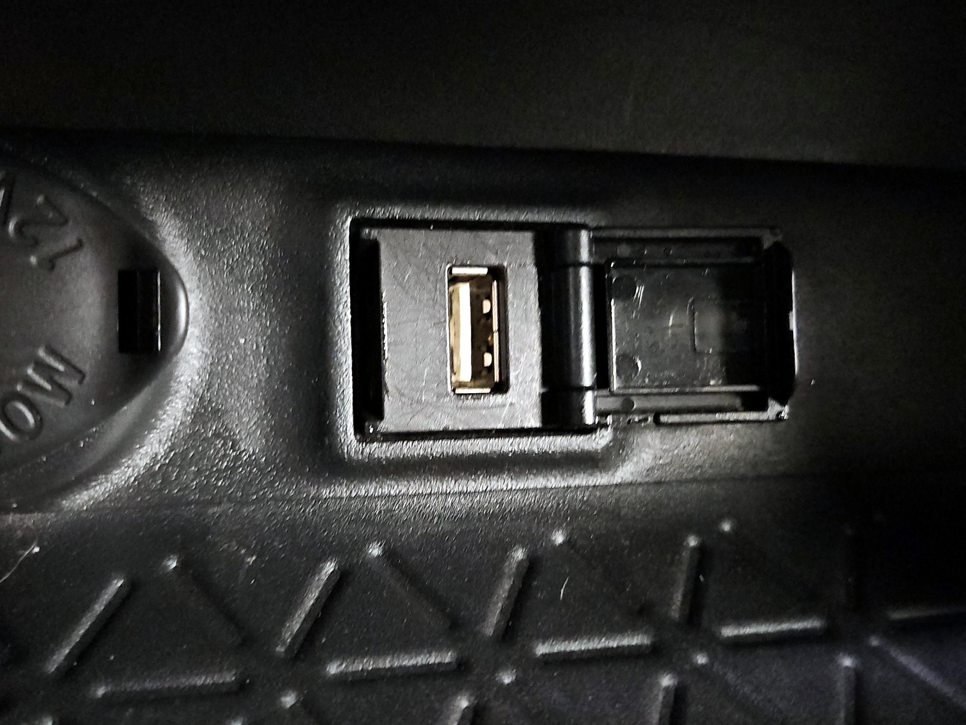 Thumbnail: 2022 Toyota RAV4 - 18