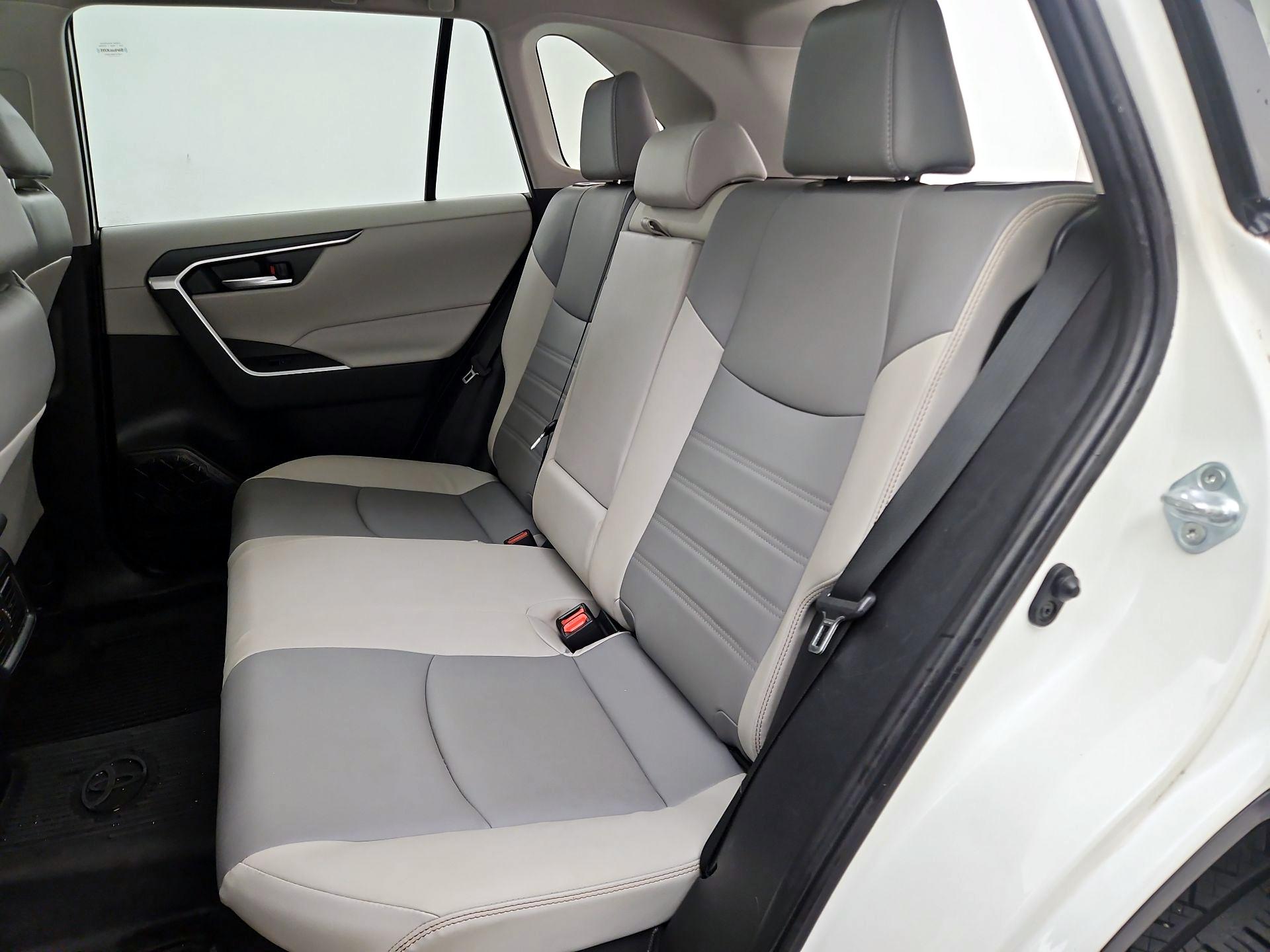 Thumbnail: 2022 Toyota RAV4 - 20